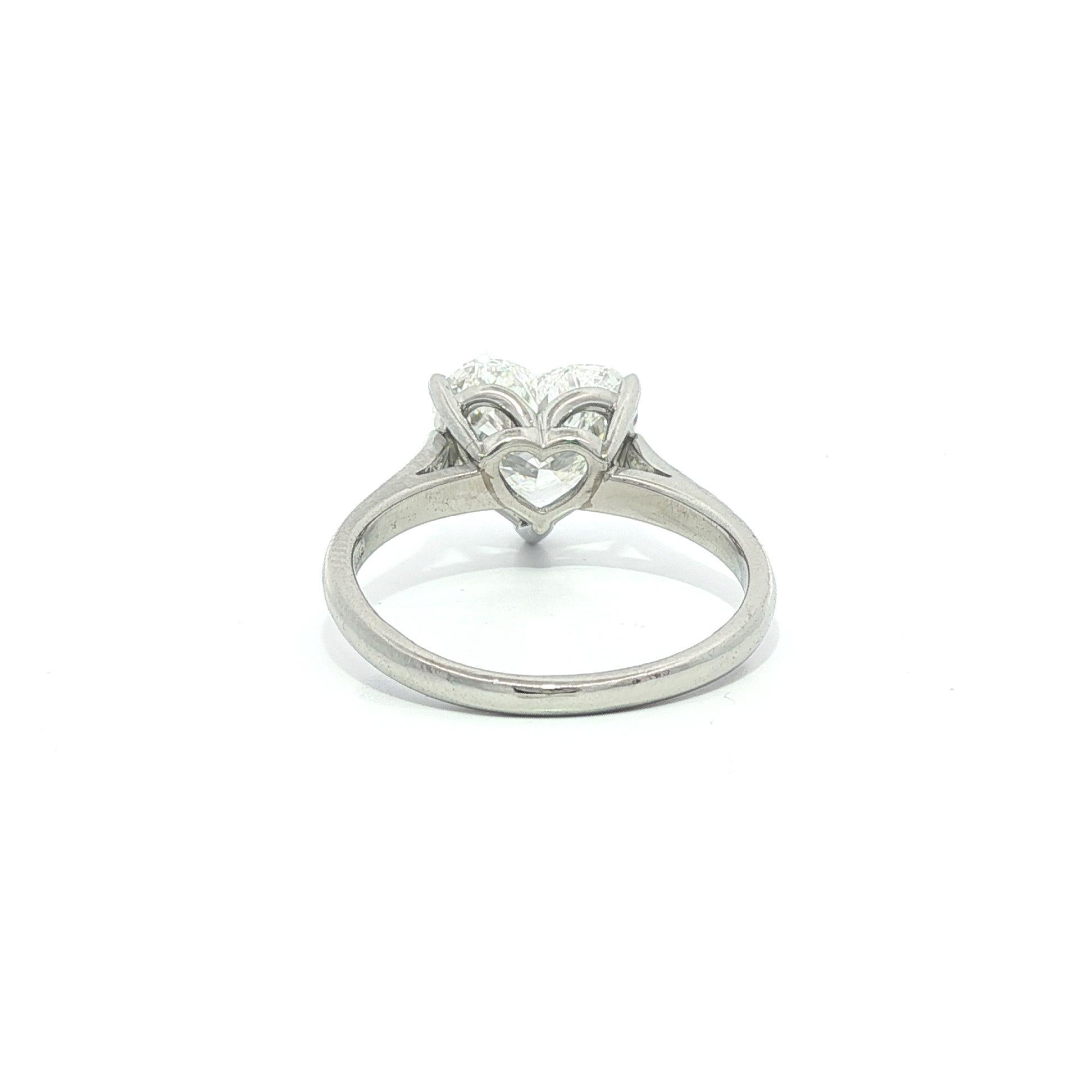 Tiffany & Co. d'epoca. Anello solitario in platino GIA con diamante a cuore brillante 3,03 in vendita 3