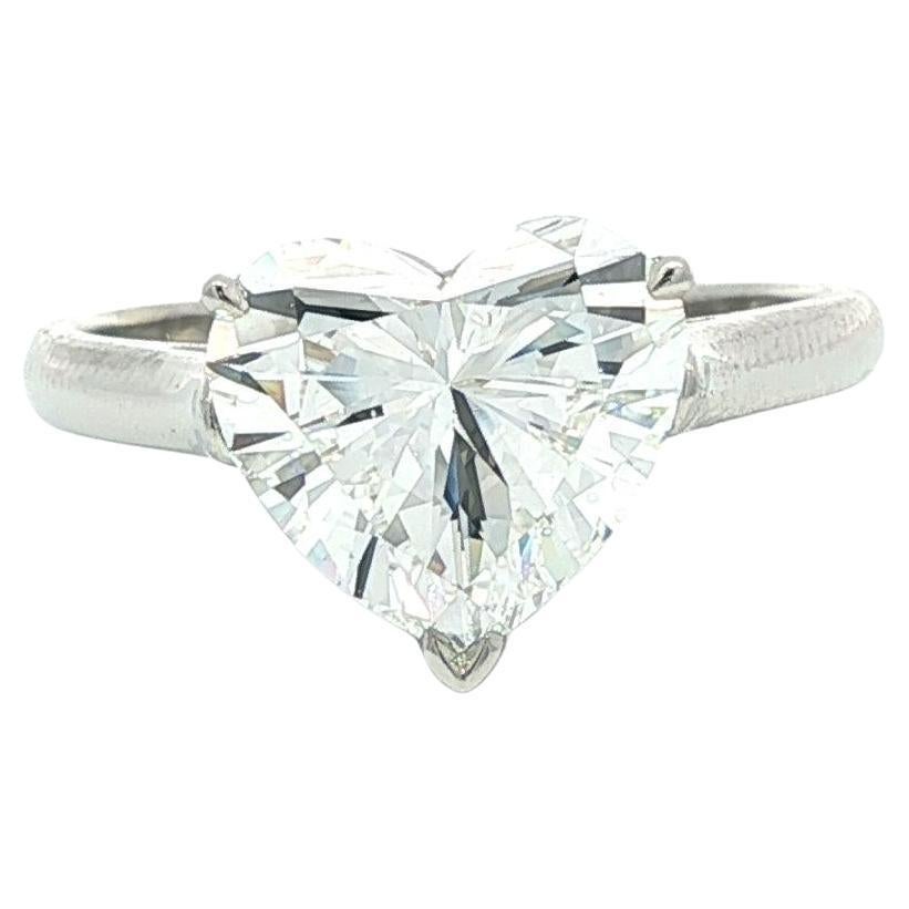 Tiffany 
Co. d
epoca. Anello solitario in platino GIA con diamante a cuore brillante 3,03 in vendita