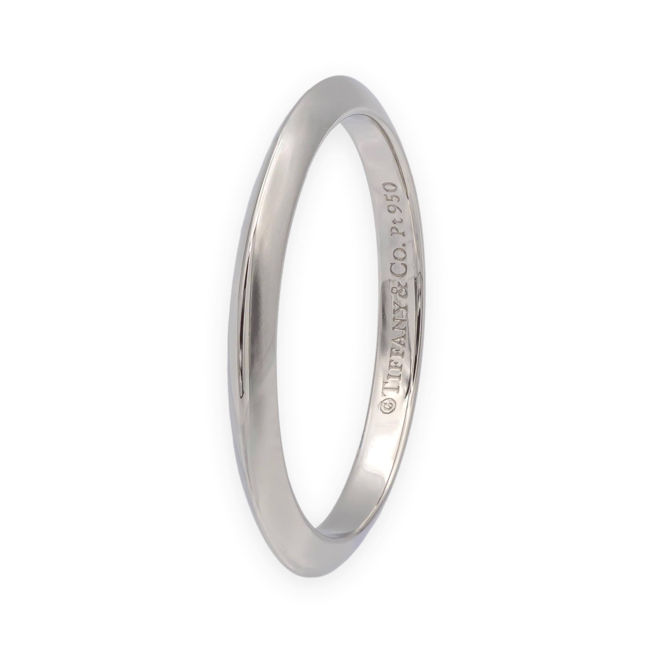 Tiffany & Co. d'epoca. Anello di platino con bordo a coltello 2 mm Misura 6