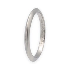 Tiffany & Co. d'epoca. Anello di platino con bordo a coltello 2 mm Misura 6