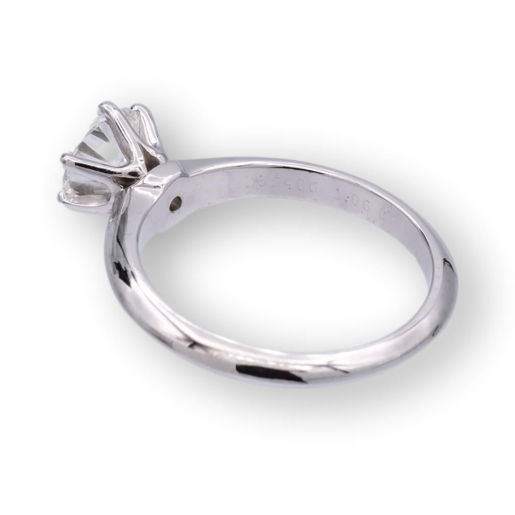 Weinlese Tiffany & Co. Platin Solitär Verlobungsring mit rundem Diamant 1,06 FVS1 (Rundschliff) im Angebot