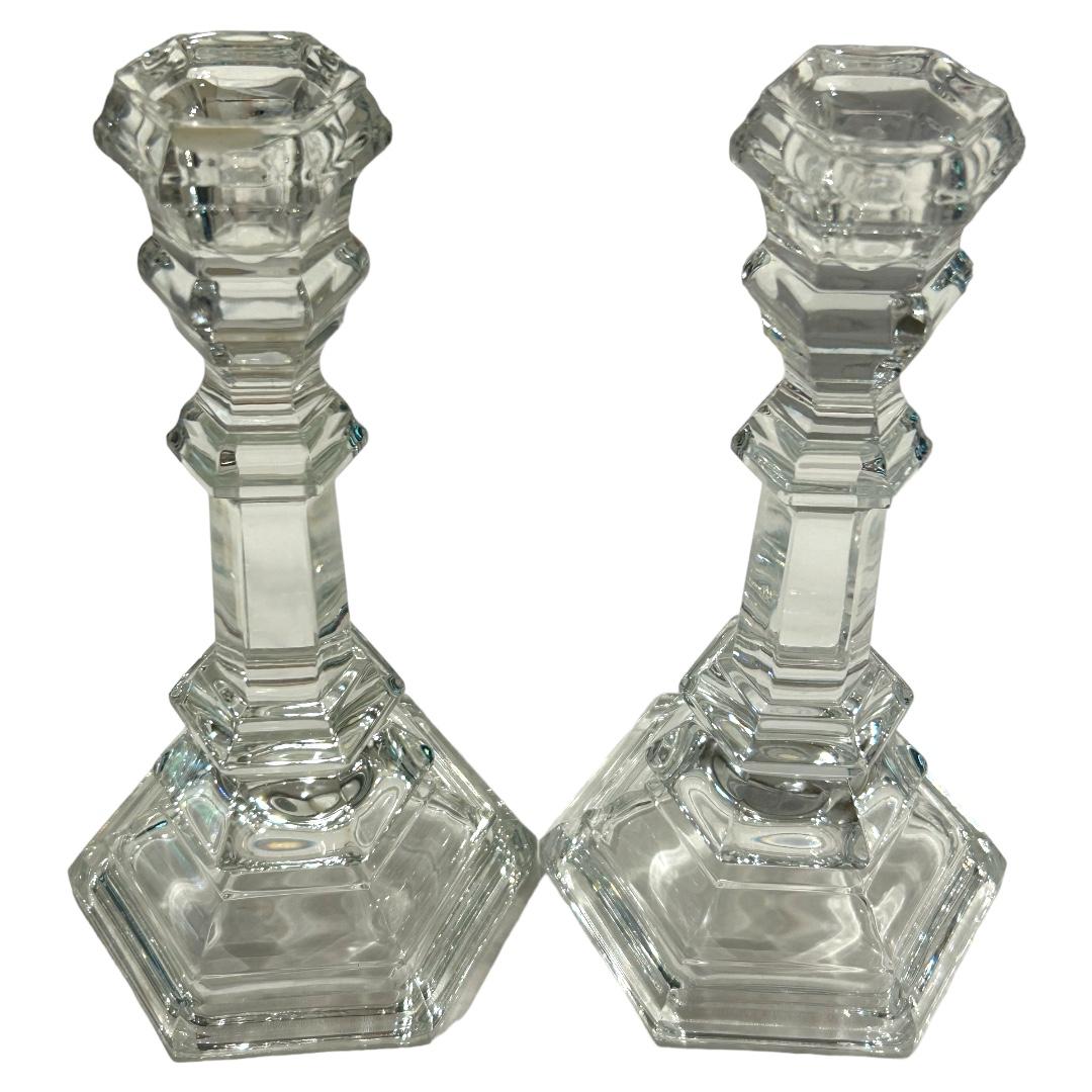 Excellent condition! Exquisite, timeless and contemporary crystal candle holders with a square base and top; a perfect addition for any home decor!

4”sq. x 8”h