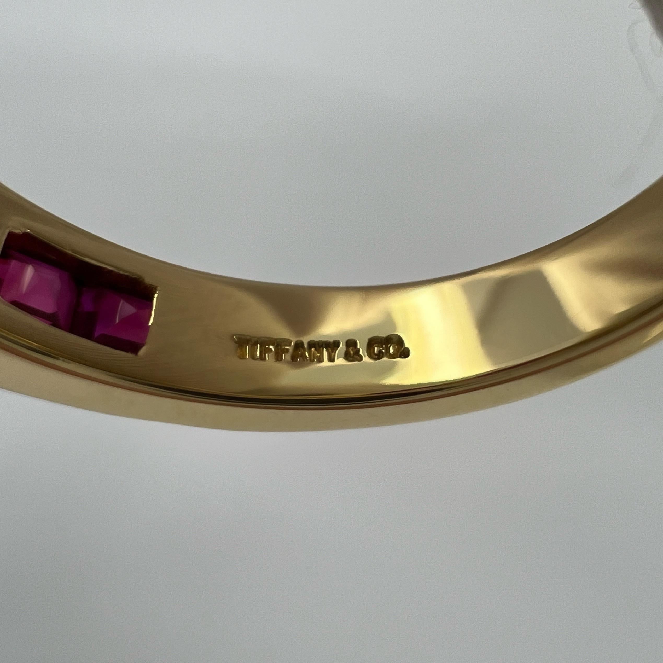 Vintage Tiffany & Co. Anillo de oro amarillo de 18k con diamante talla princesa y rubí rojo 6