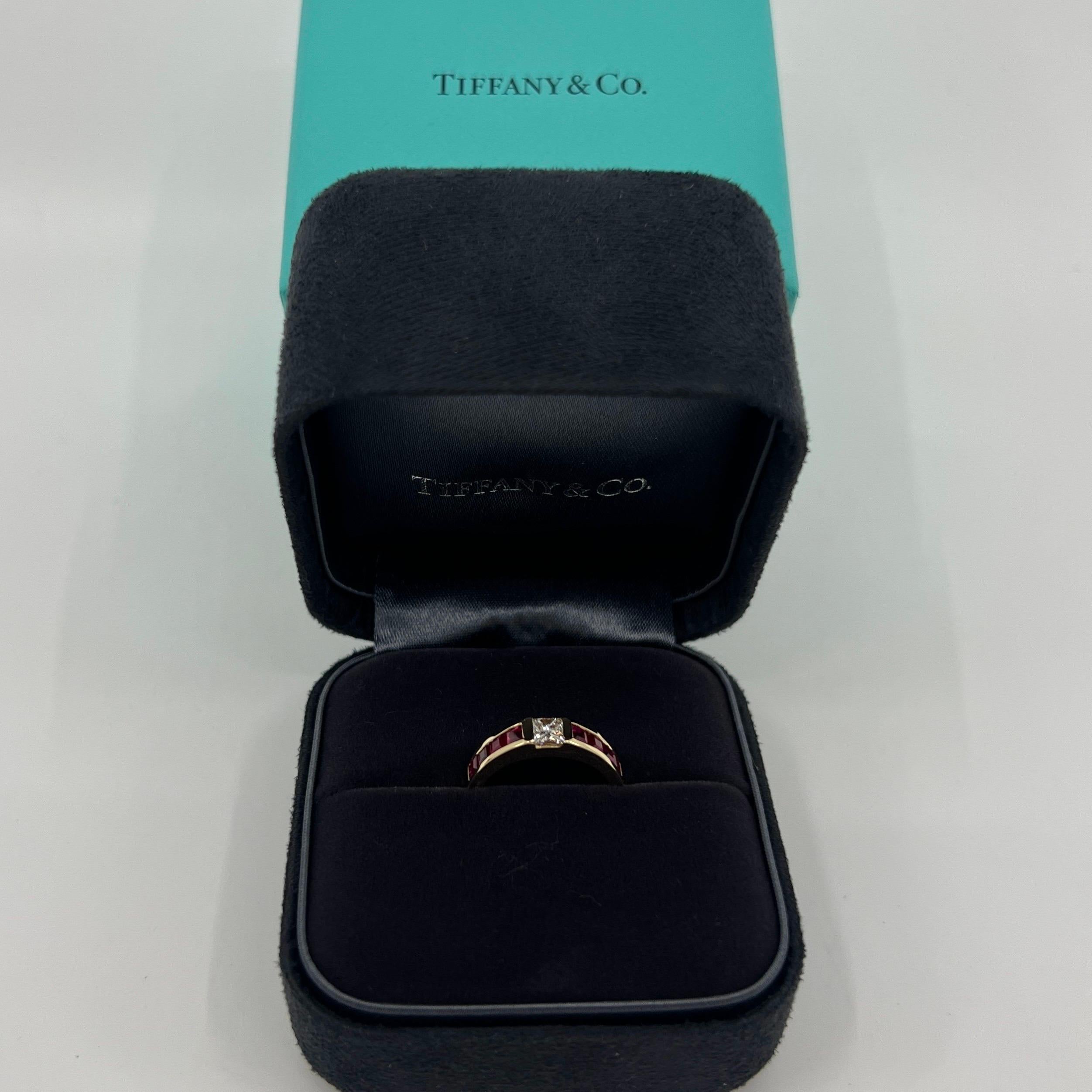 Vintage Tiffany & Co. Anillo de oro amarillo de 18k con diamante talla princesa y rubí rojo Corte redondo