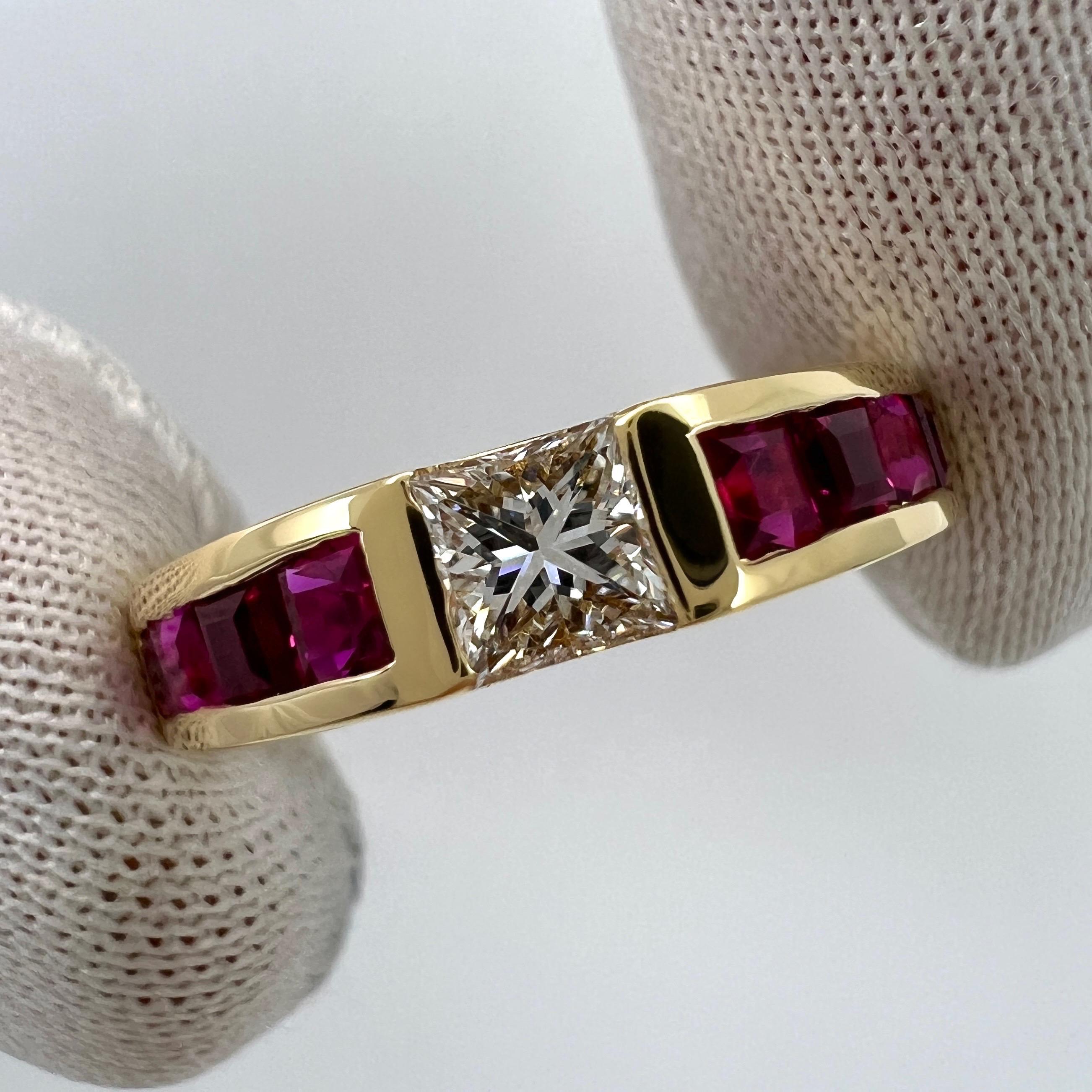 Vintage Tiffany & Co. Anillo de oro amarillo de 18k con diamante talla princesa y rubí rojo en Excelente Estado en Birmingham, GB