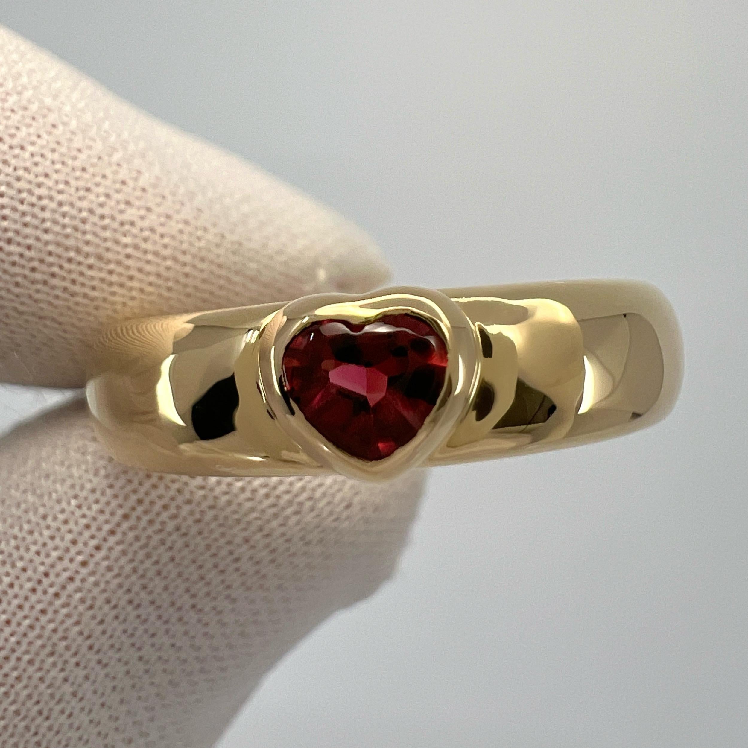 Weinlese Tiffany & Co. Rot Rosa Rubellit Turmalin Herzschliff 18k Gold Band Ring im Zustand „Hervorragend“ in Birmingham, GB