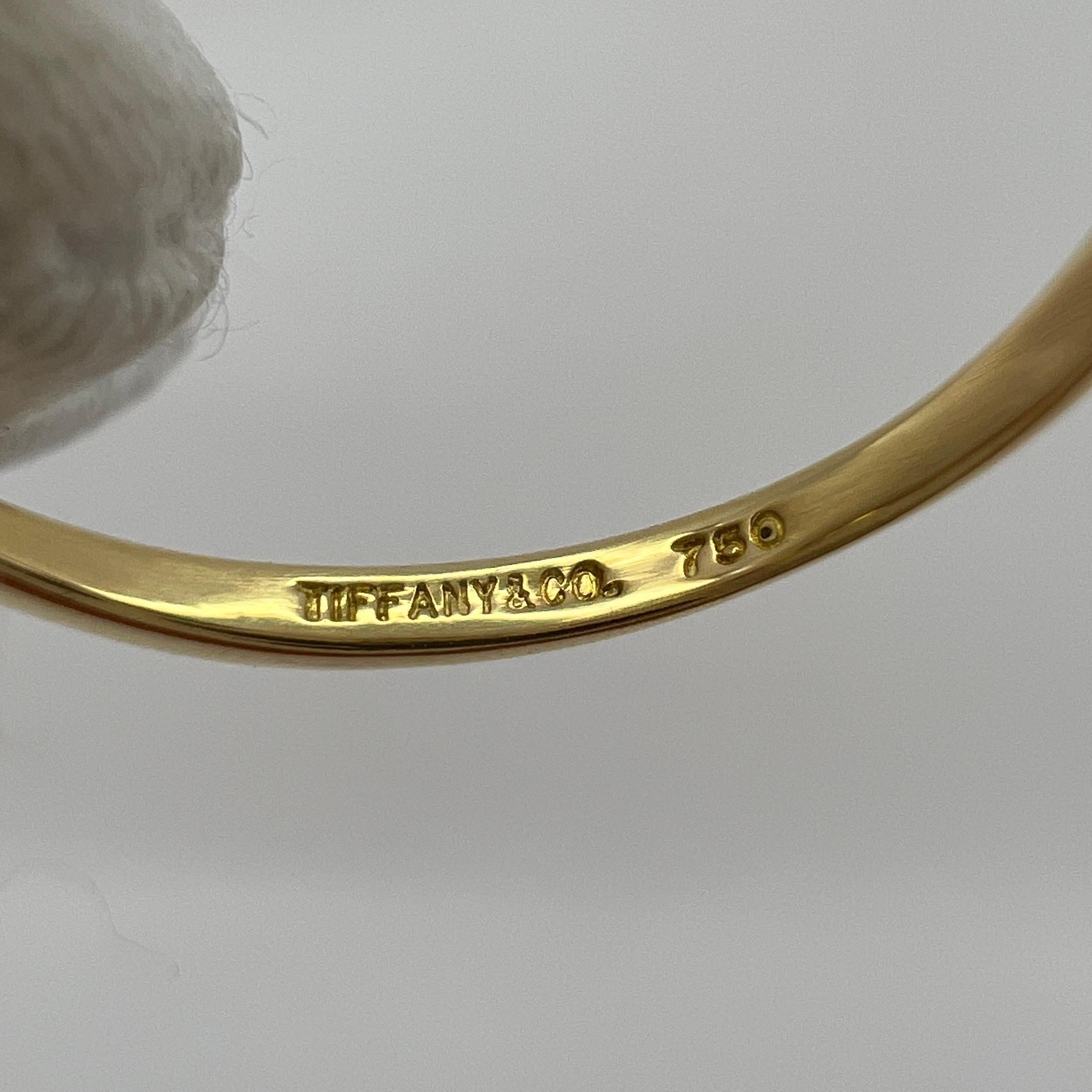 Weinlese Tiffany & Co. Eternity-Ring aus 18 Karat Gelbgold mit rotem rundem Rubin und Perle 1
