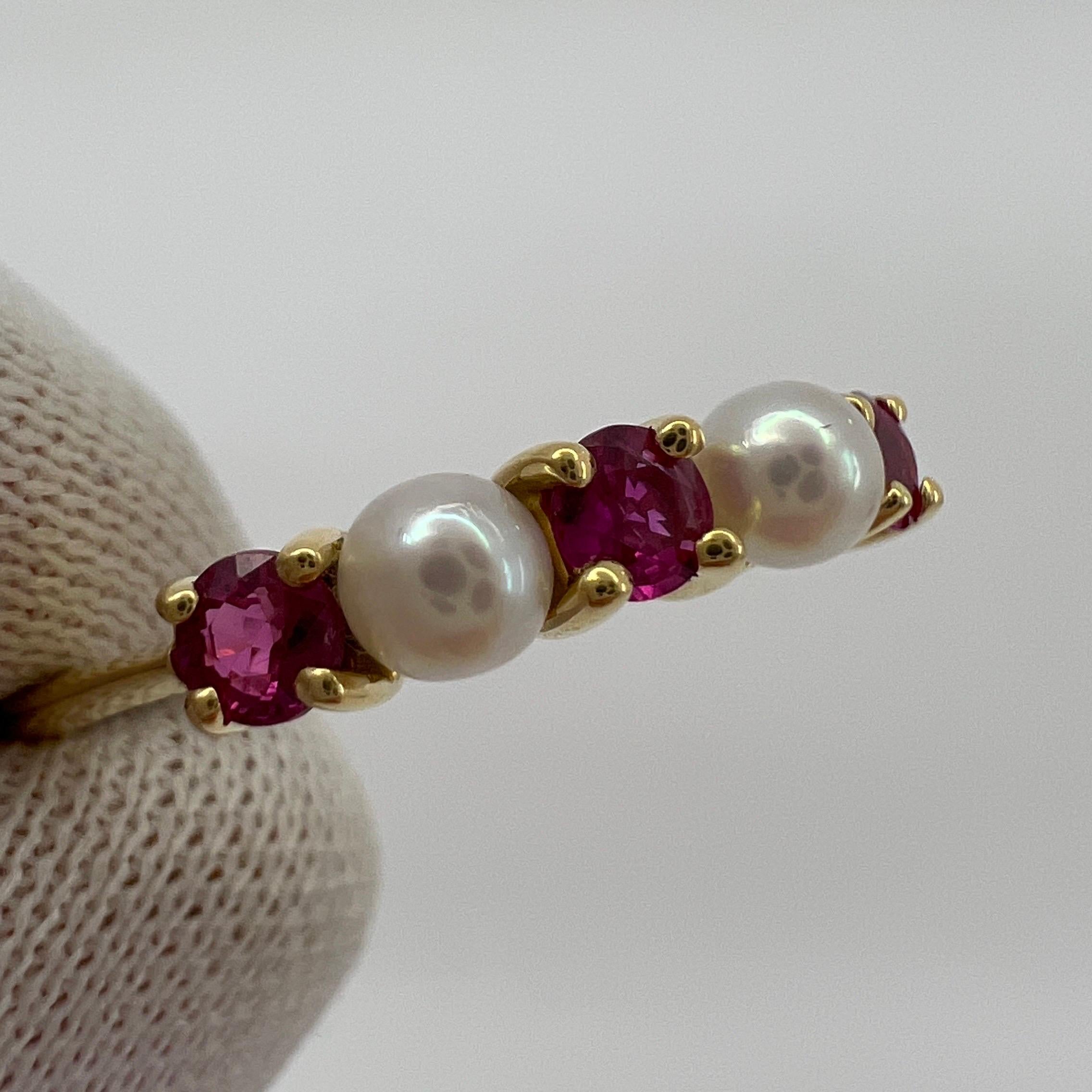 Vintage Tiffany & Co. Red Round Ruby & Pearl 18k Yellow Gold Eternity Band Ring In Excellent Condition In Birmingham, GB