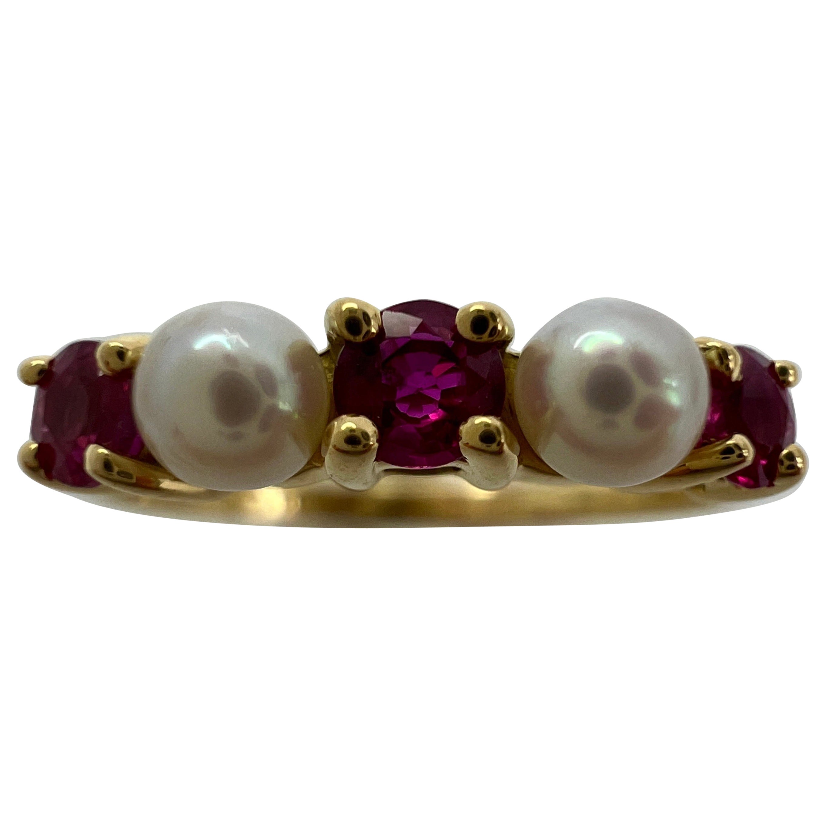 Weinlese Tiffany & Co. Eternity-Ring aus 18 Karat Gelbgold mit rotem rundem Rubin und Perle