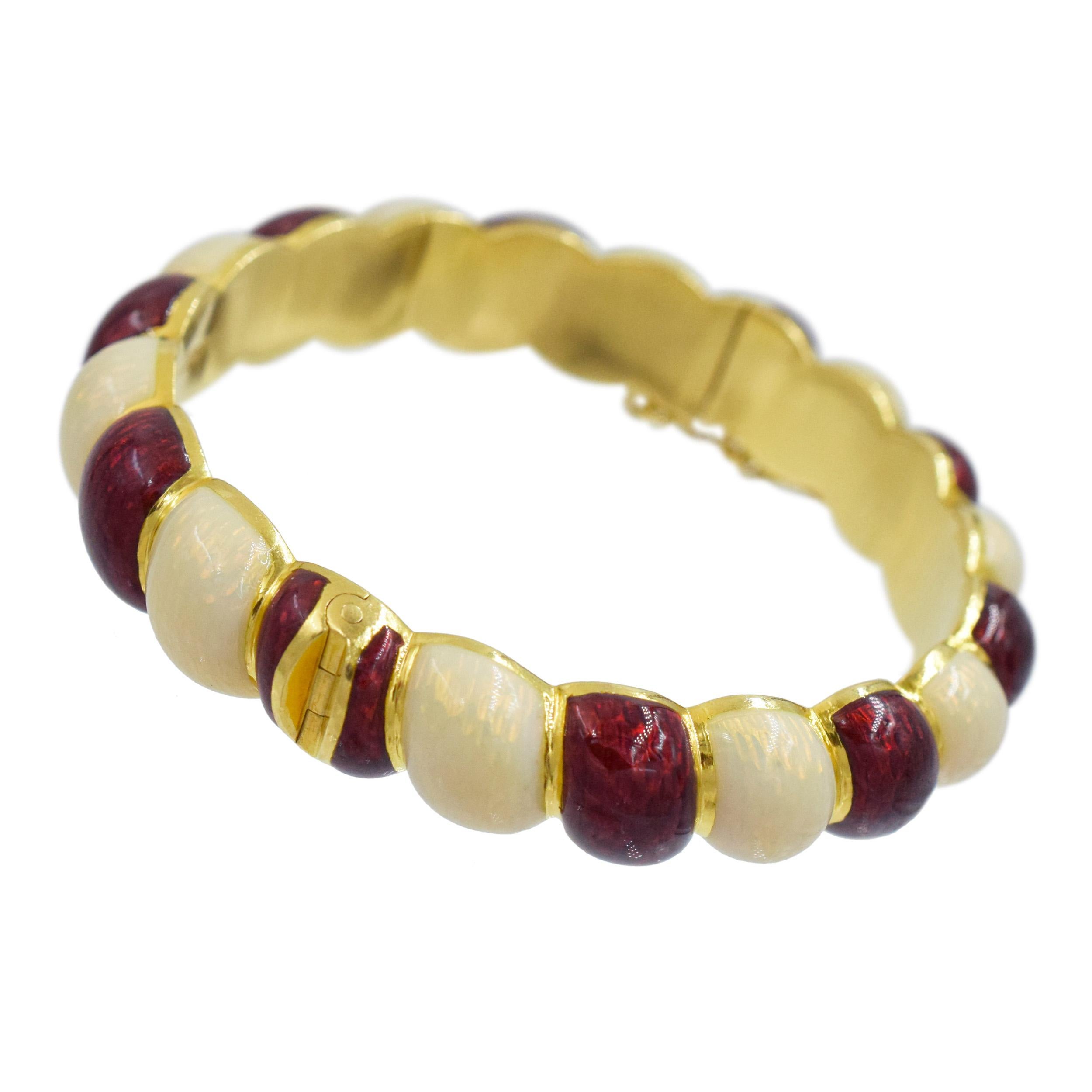 Vintage Tiffany & Co. Red & White Enamel Bracelet Yellow Gold. For Sale 4