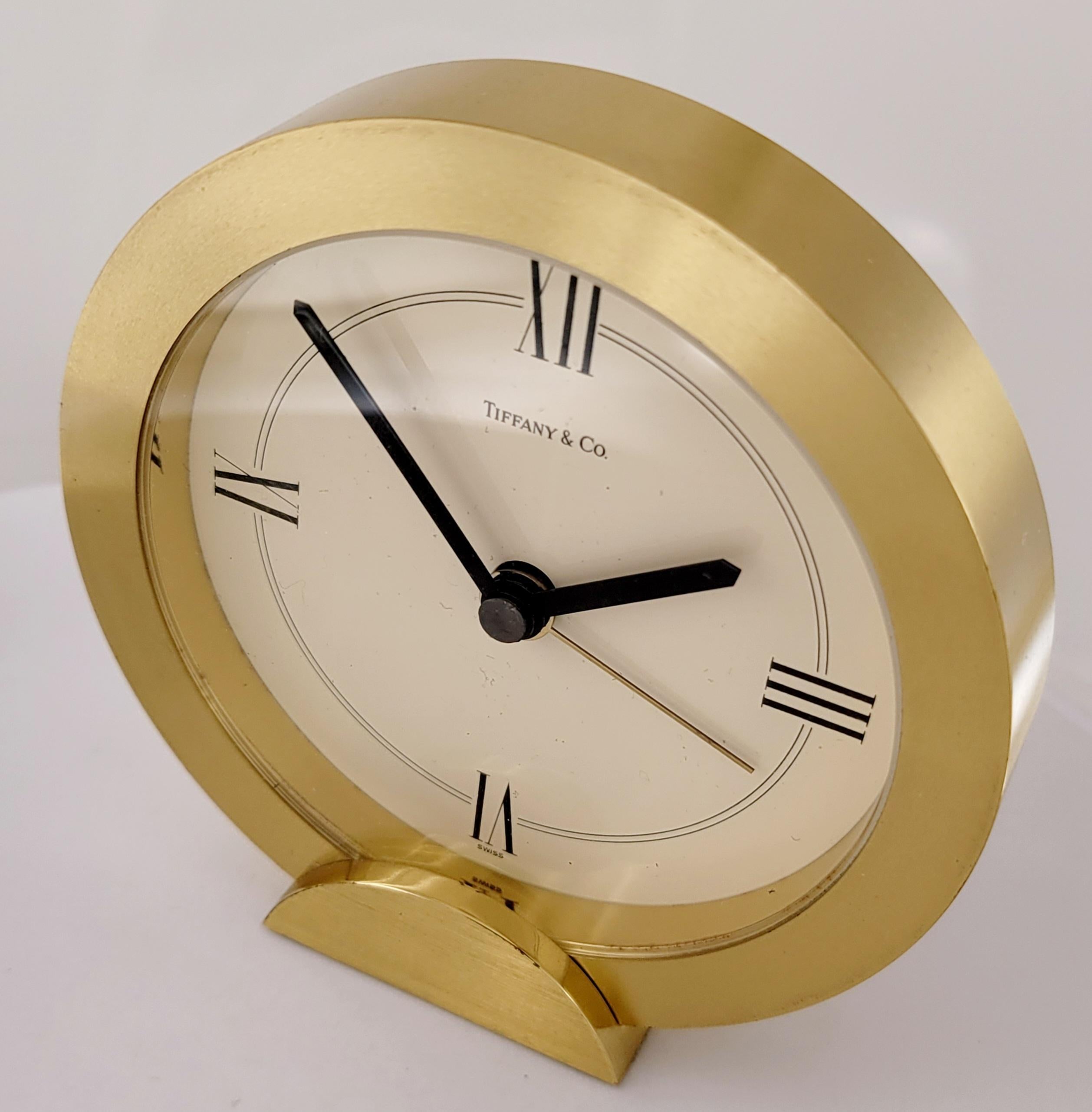 Vintage Tiffany & Co Round Brass Quartz Alarm 3.5'' (alarme à quartz en laiton) en vente 5