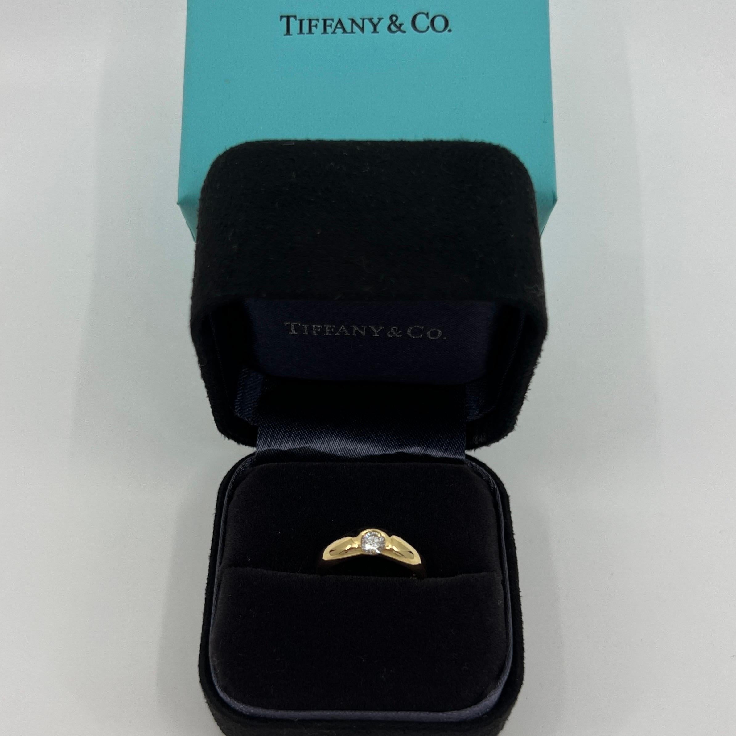 Weinlese Tiffany & Co. Rundschliff Naturdiamant Elsa Peretti 18k Gelbgold Solitär Ring.

Ein wunderschön gearbeiteter Gelbgoldring aus der Tiffany Elsa Peretti Kollektion, besetzt mit einem weißen Naturdiamanten im Rundschliff von hervorragender