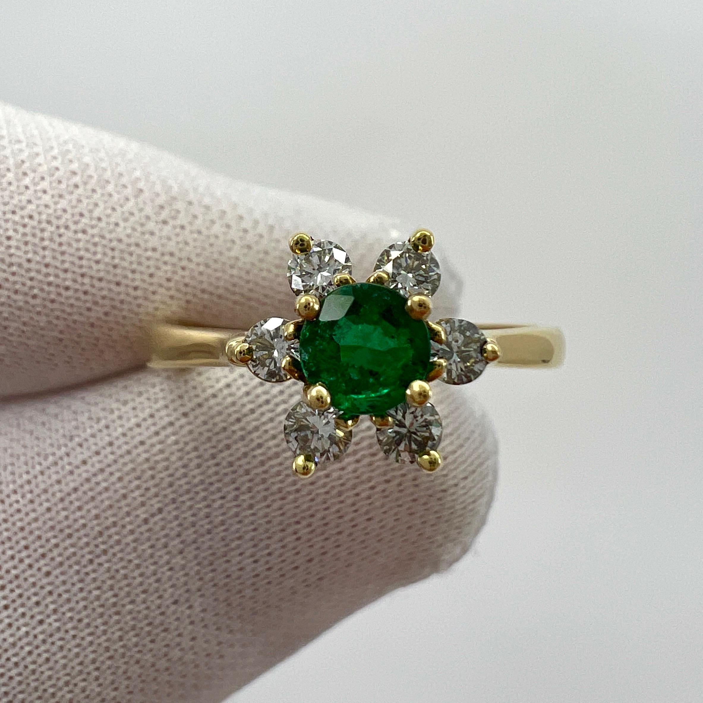 Vintage Tiffany & Co. Round Cut Emerald And Diamond 18k Gold Cluster Flower Ring 4