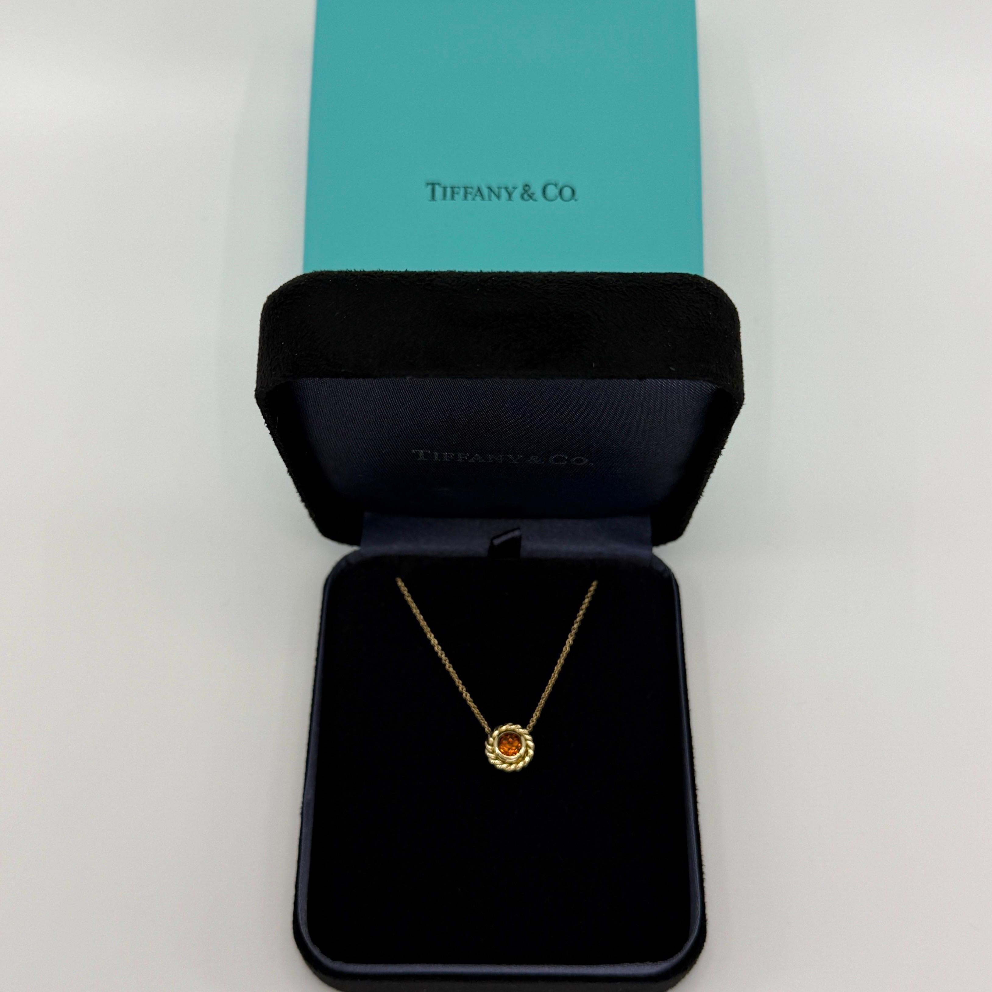 Weinlese Tiffany & Co. Rundschliff Citrin 18k Gelbgold Anhänger Halskette.

Ein wunderschön gearbeiteter Anhänger aus Gelbgold, besetzt mit einem atemberaubenden 6 mm großen, leuchtend orangefarbenen Citrin. Edle Juweliere wie Tiffany verwenden nur
