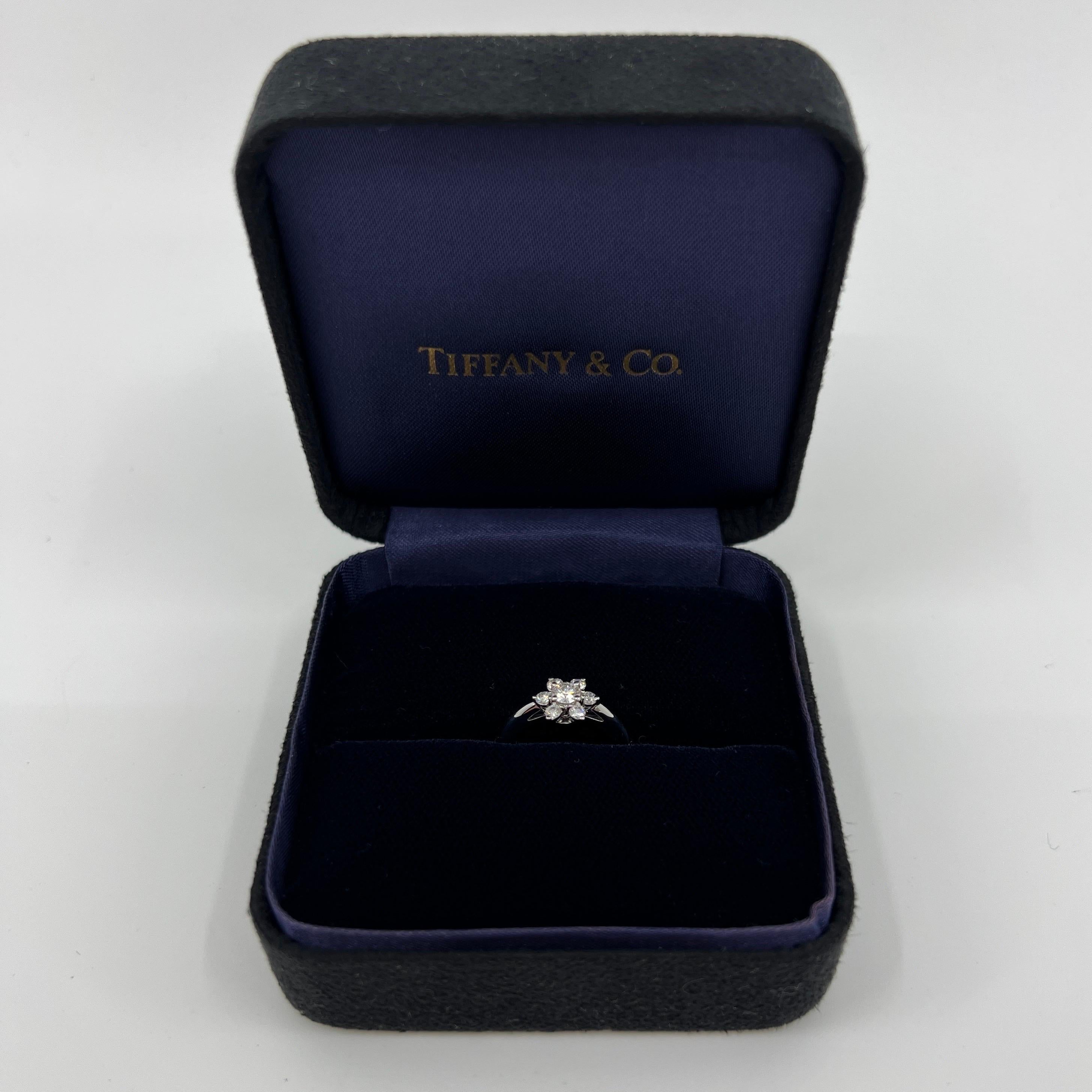 Weinlese Tiffany & Co. Rundschliff Weißer Diamant 950 Platin Cluster Blumenring im Zustand „Hervorragend“ im Angebot in Birmingham, GB