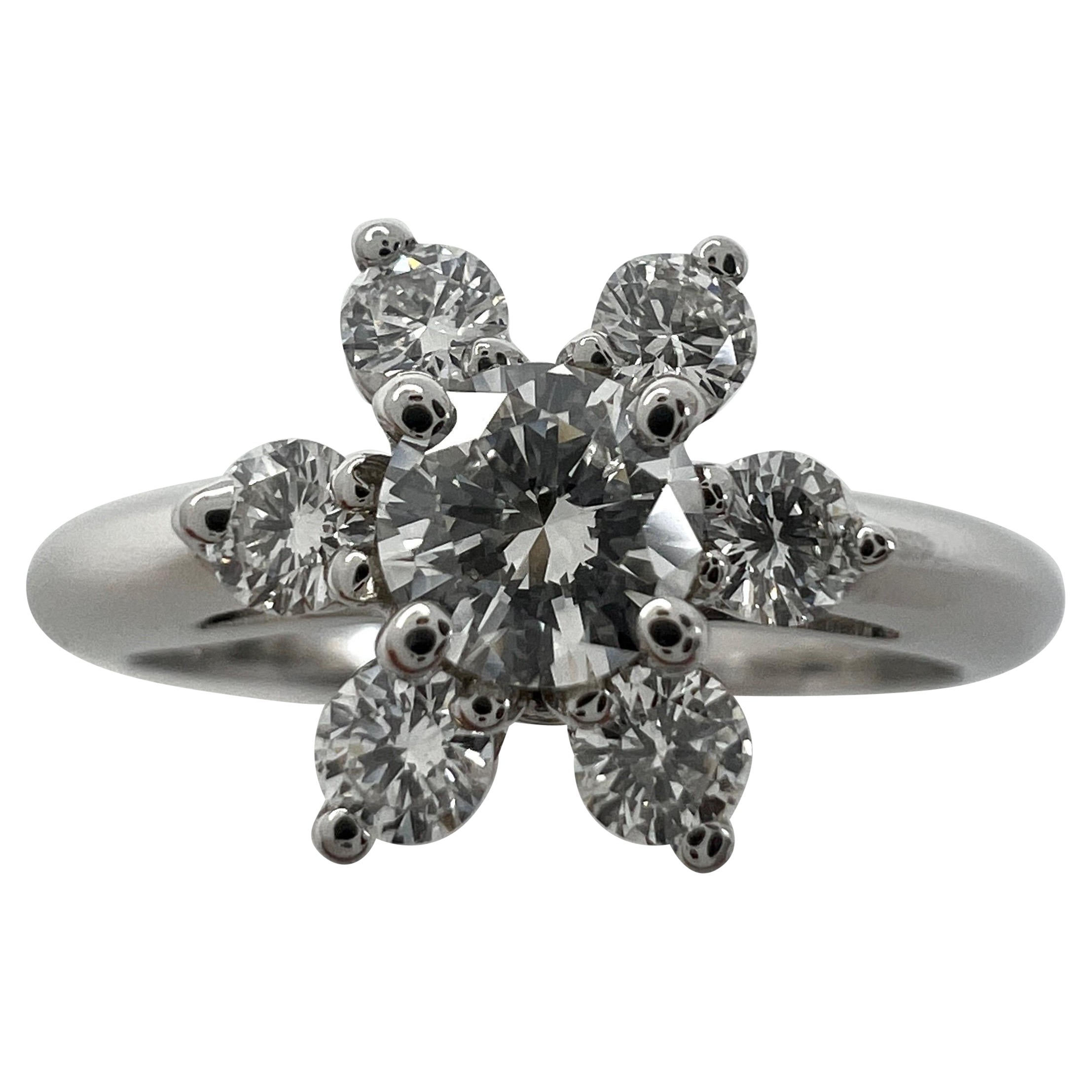 Vintage Tiffany & Co. Anillo Flor Racimo Platino Diamante Blanco Corte Redondo