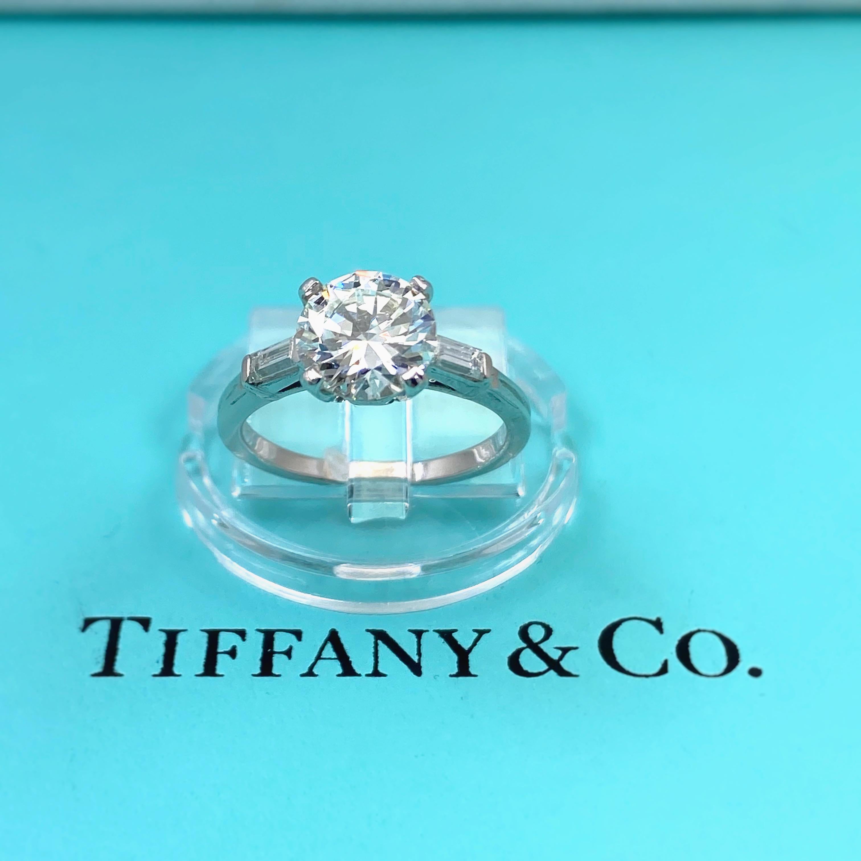 Vintage Tiffany & Co. Bague de fiançailles en diamant rond de 1,72 carat certifié GIA H VS2 Excellent état - En vente à San Diego, CA