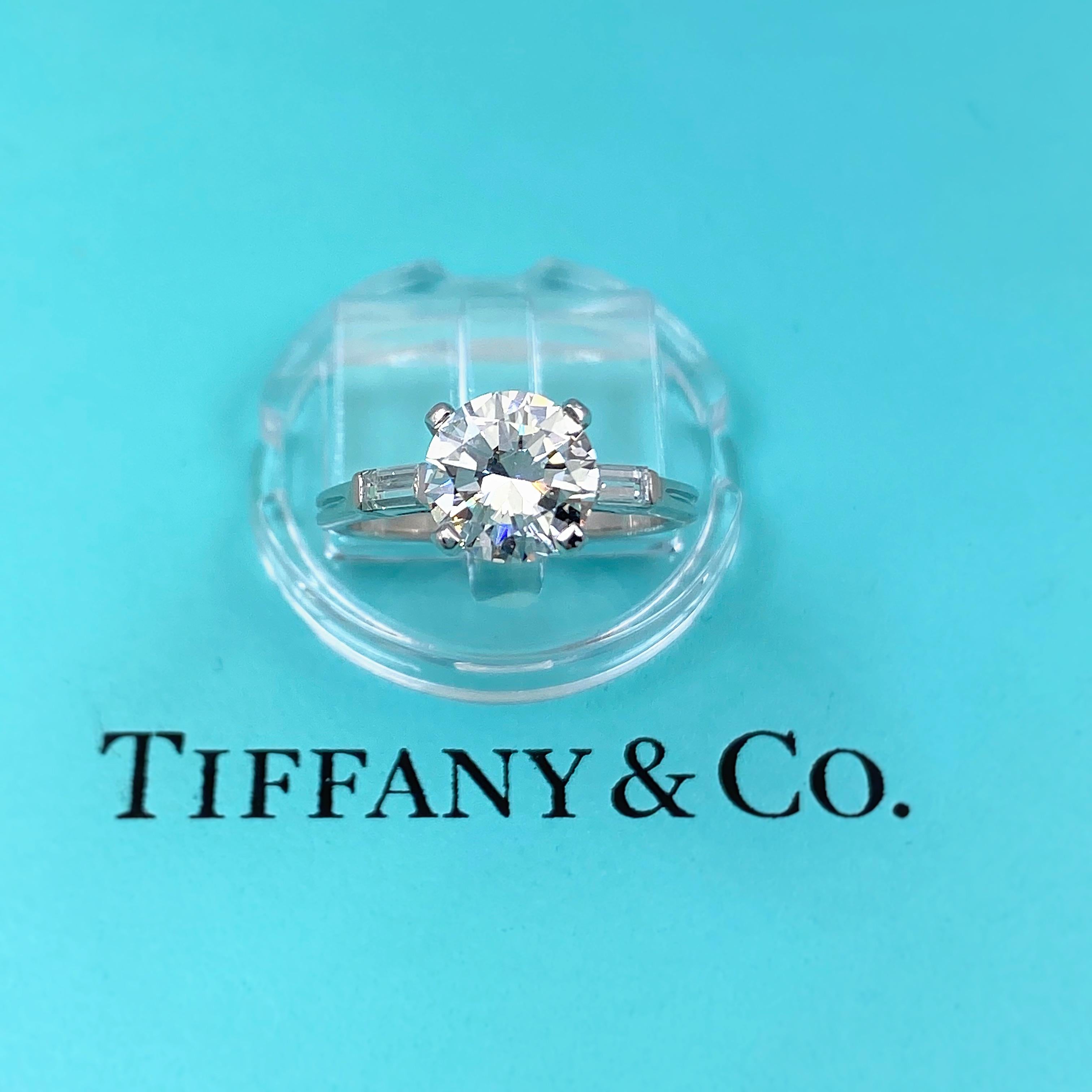 Vintage Tiffany & Co. Bague de fiançailles en diamant rond de 1,72 carat certifié GIA H VS2 Pour femmes en vente