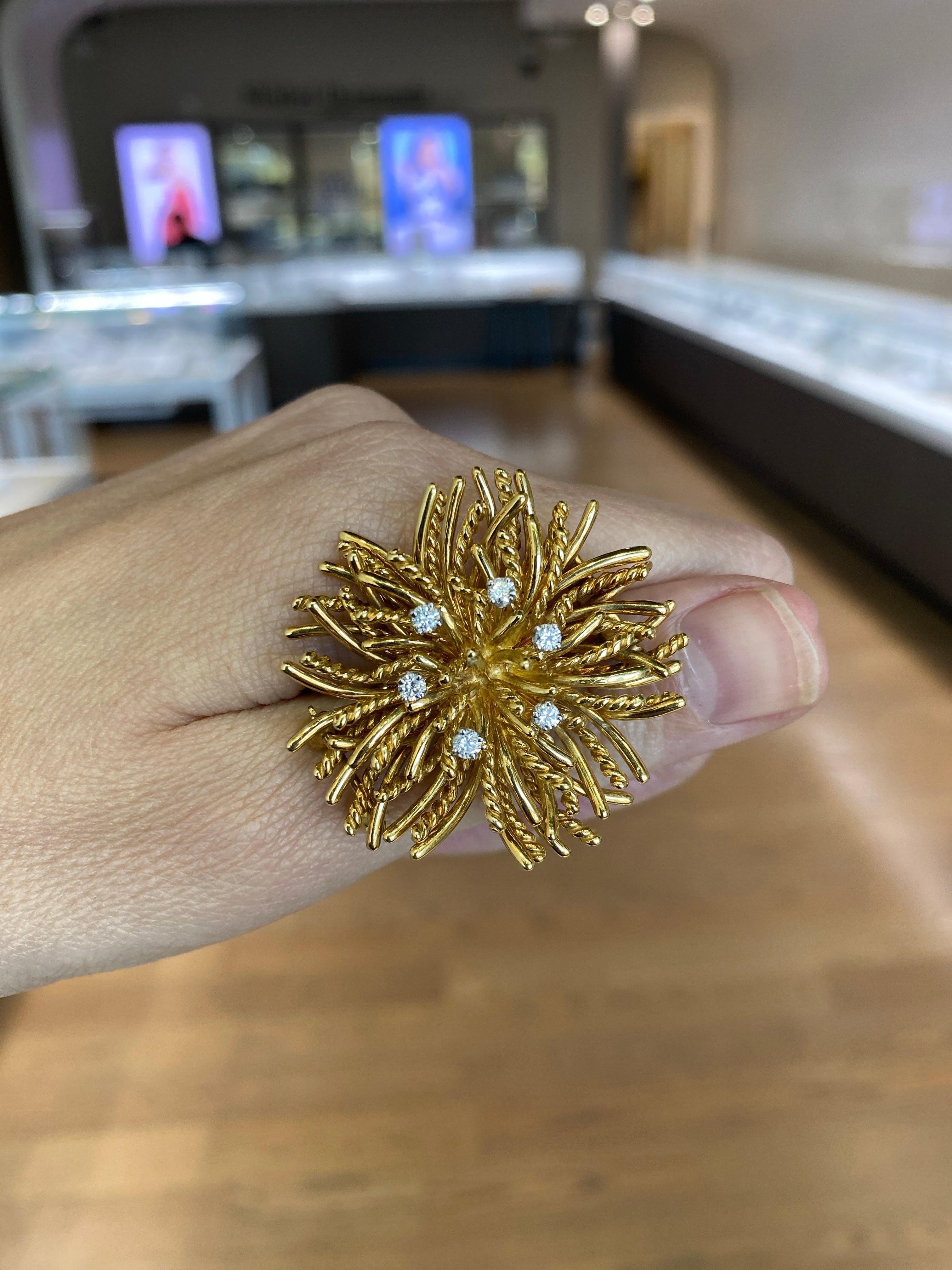 Women's or Men's Vintage Tiffany & Co. Round Diamond 18 Karat Yellow Gold Brooch