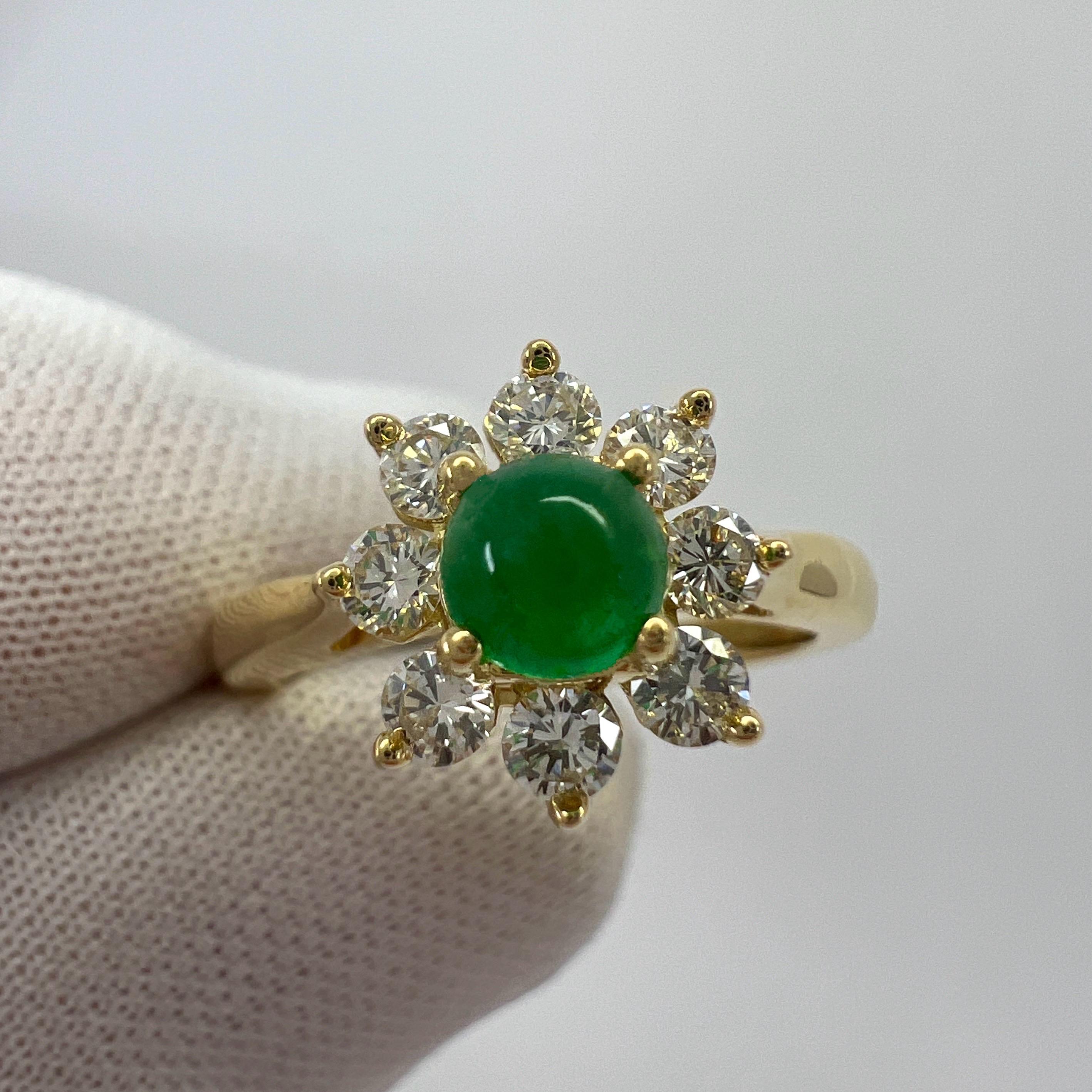 Vintage Tiffany & Co. Round Emerald And Diamond 18k Gold Cluster Flower Ring For Sale 2