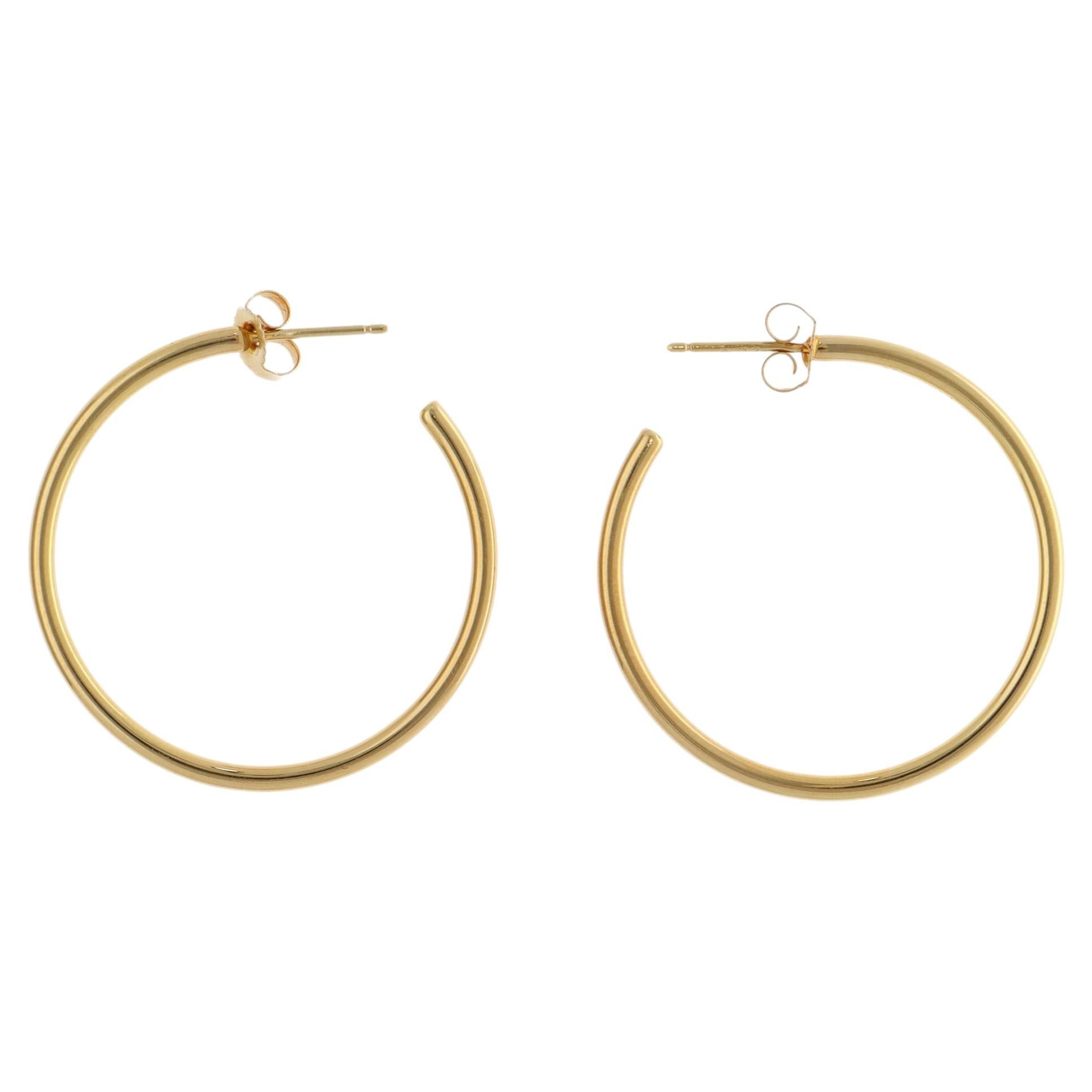 Tiffany & Co. d'epoca. Orecchino a cerchio sottile in oro giallo