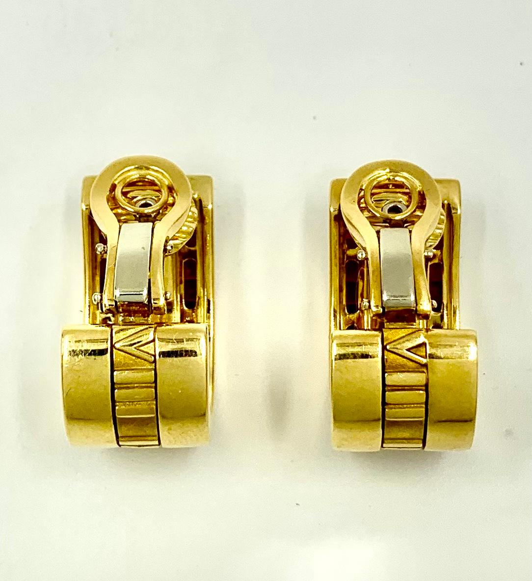 Vintage Tiffany & Co. Ruby 18K Yellow Gold Iconic Atlas Hoop Earrings circa 1995 In Good Condition For Sale In New York, NY