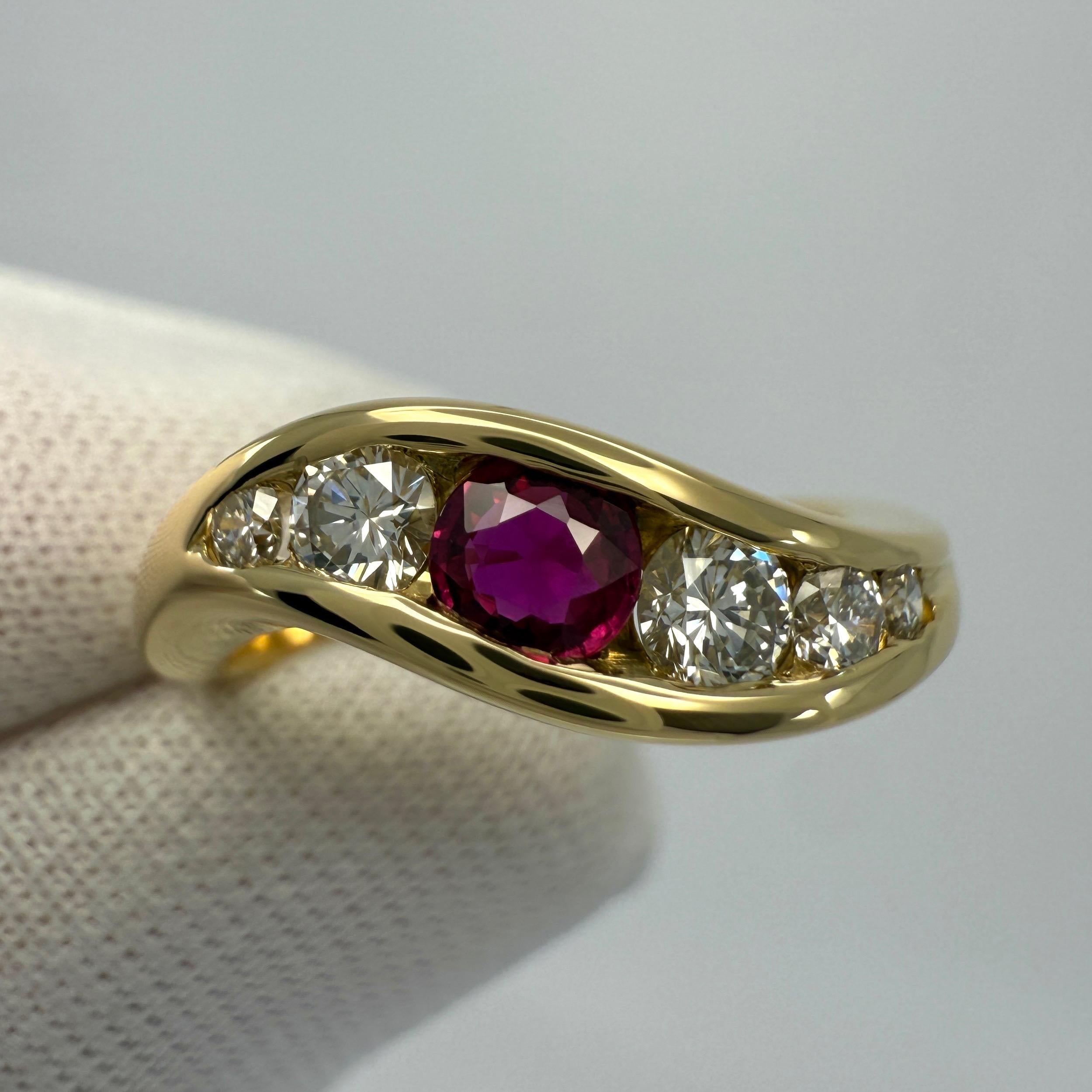 Taille ronde Vintage Tiffany & Co. Bague en or jaune 18k sertie de rubis et de diamants en vente