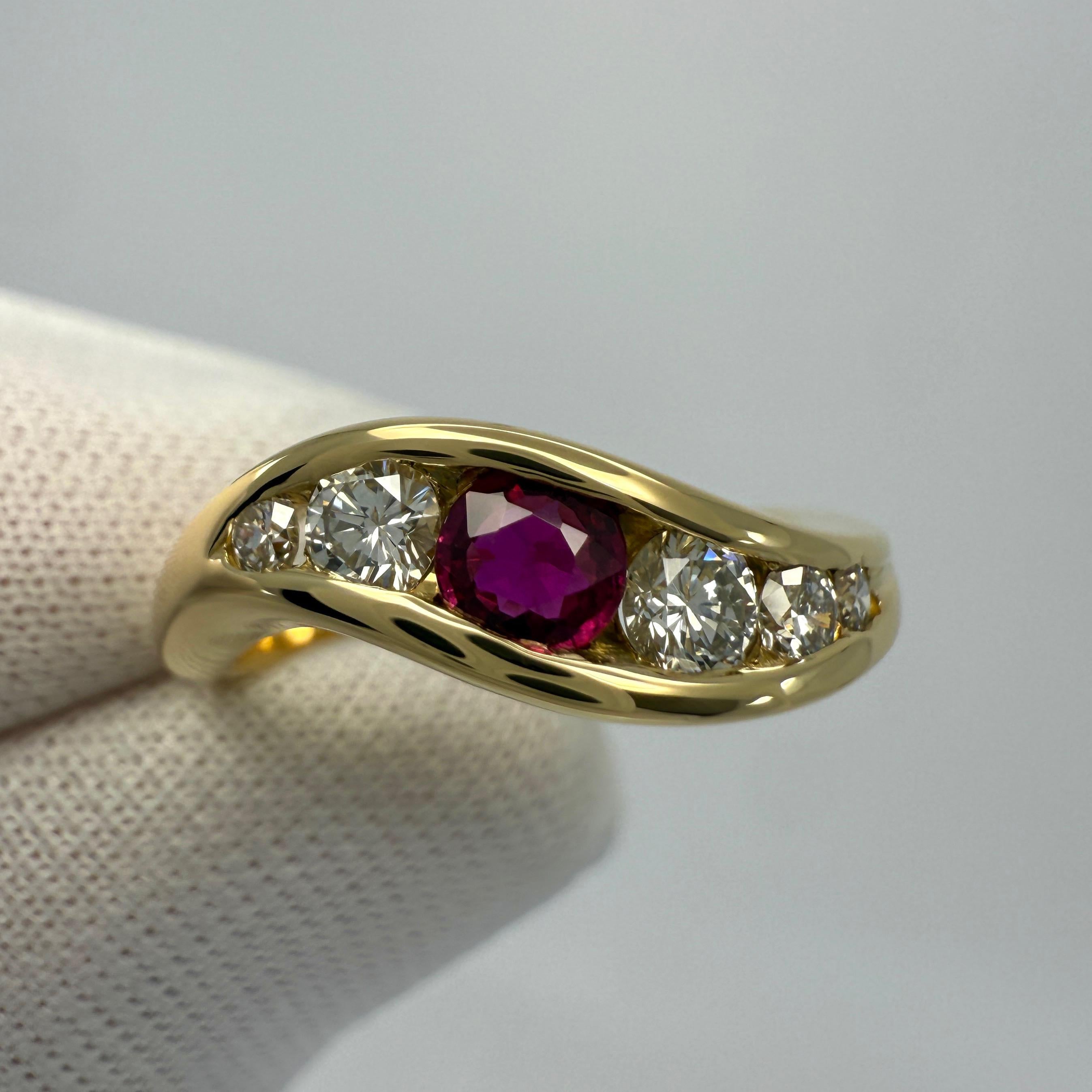 Vintage Tiffany & Co. Bague en or jaune 18k sertie de rubis et de diamants en vente 2