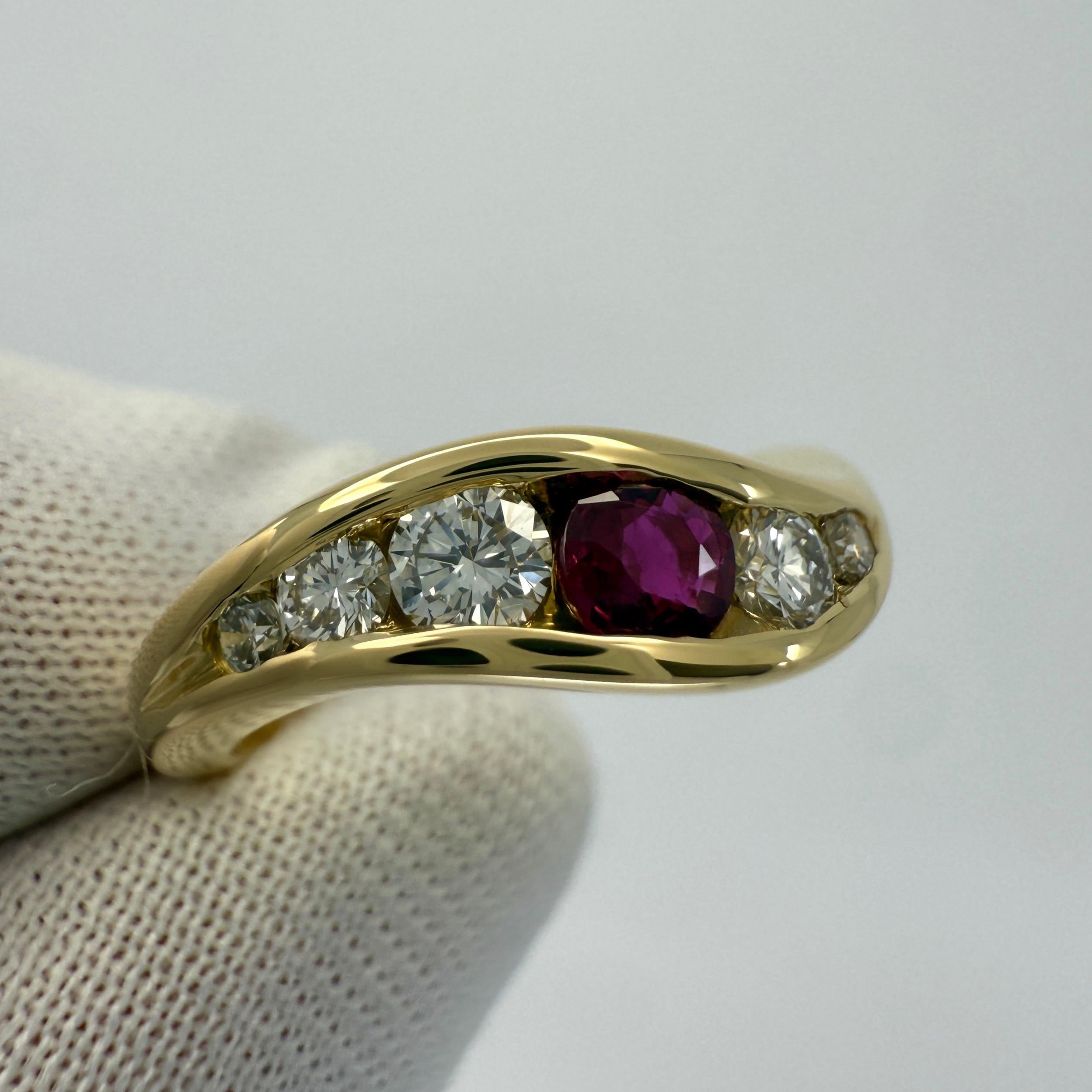 Vintage Tiffany & Co. Bague en or jaune 18k sertie de rubis et de diamants en vente 3