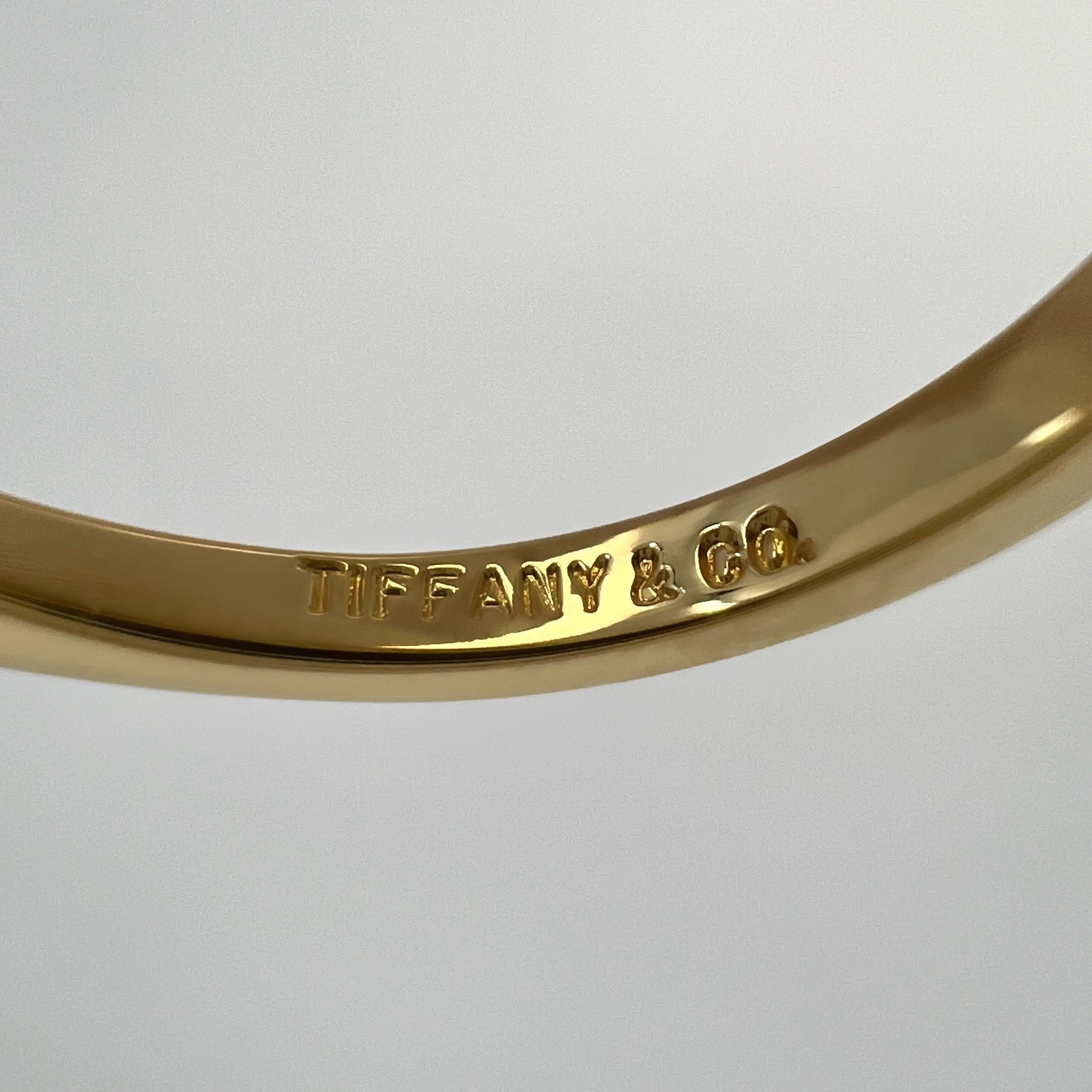 Vintage Tiffany & Co. Bague grappe en or jaune 18 carats avec fleur en rubis et diamants en vente 2