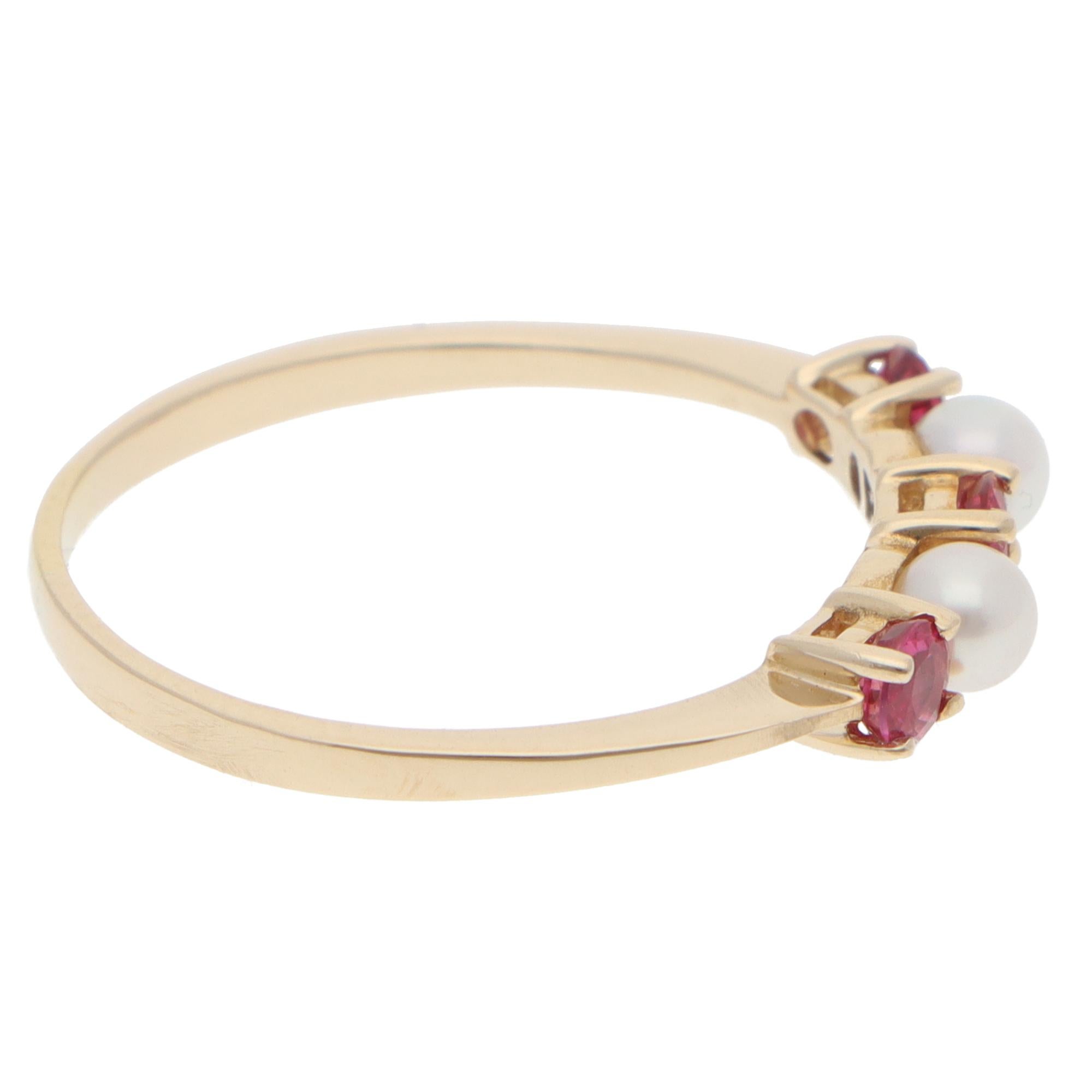 Vintage Tiffany & Co. Ruby and Pearl Ring in Yellow Gold In Excellent Condition For Sale In London, GB