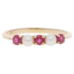 Tiffany & Co. d'epoca. Anello con rubino e perla in oro giallo
