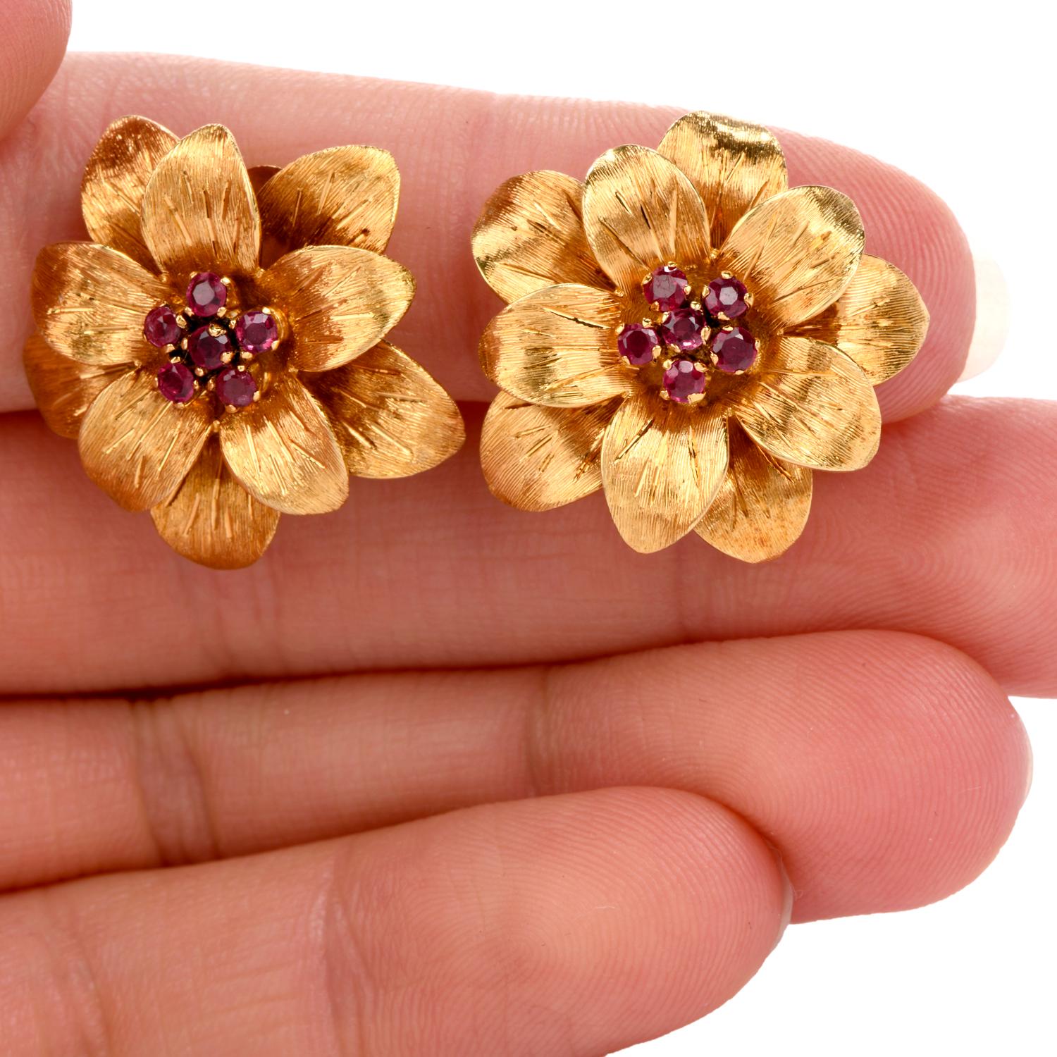 Vintage Tiffany & Co. Ruby Cluster Flower Gold Clip-On Earrings In Excellent Condition In Miami, FL