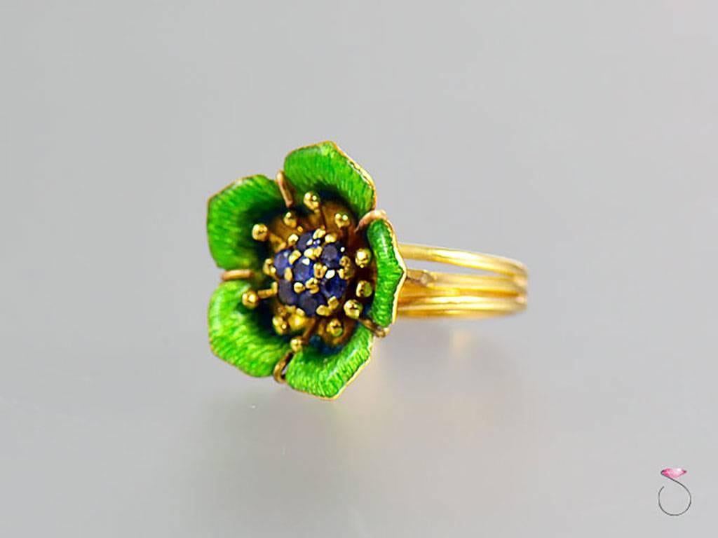 Vintage Tiffany & Co. Sapphire & Enamel flower ring from 1940's, 1960's. The center of the flower is set with 7 beautiful round blue sapphires, surrounded by the flower petals in bright green enamel on 18k yellow gold. This stunning ring is