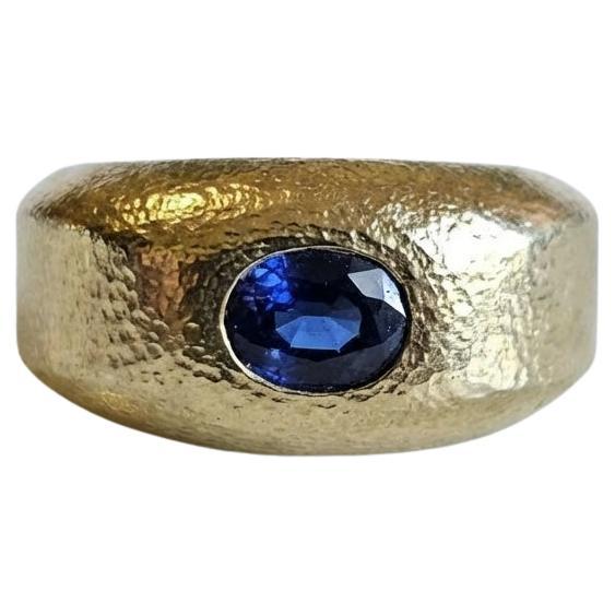 Weinlese Tiffany 
Co. Schlumberger 14K Gold Strukturierter Ring mit ovalem burmesischem Saphir im Angebot