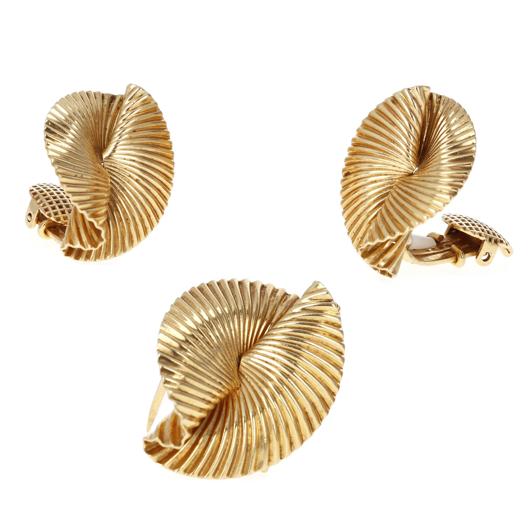 Women's or Men's Vintage Tiffany & Co. Sculpted Fan Earrings and Brooch Set For Sale