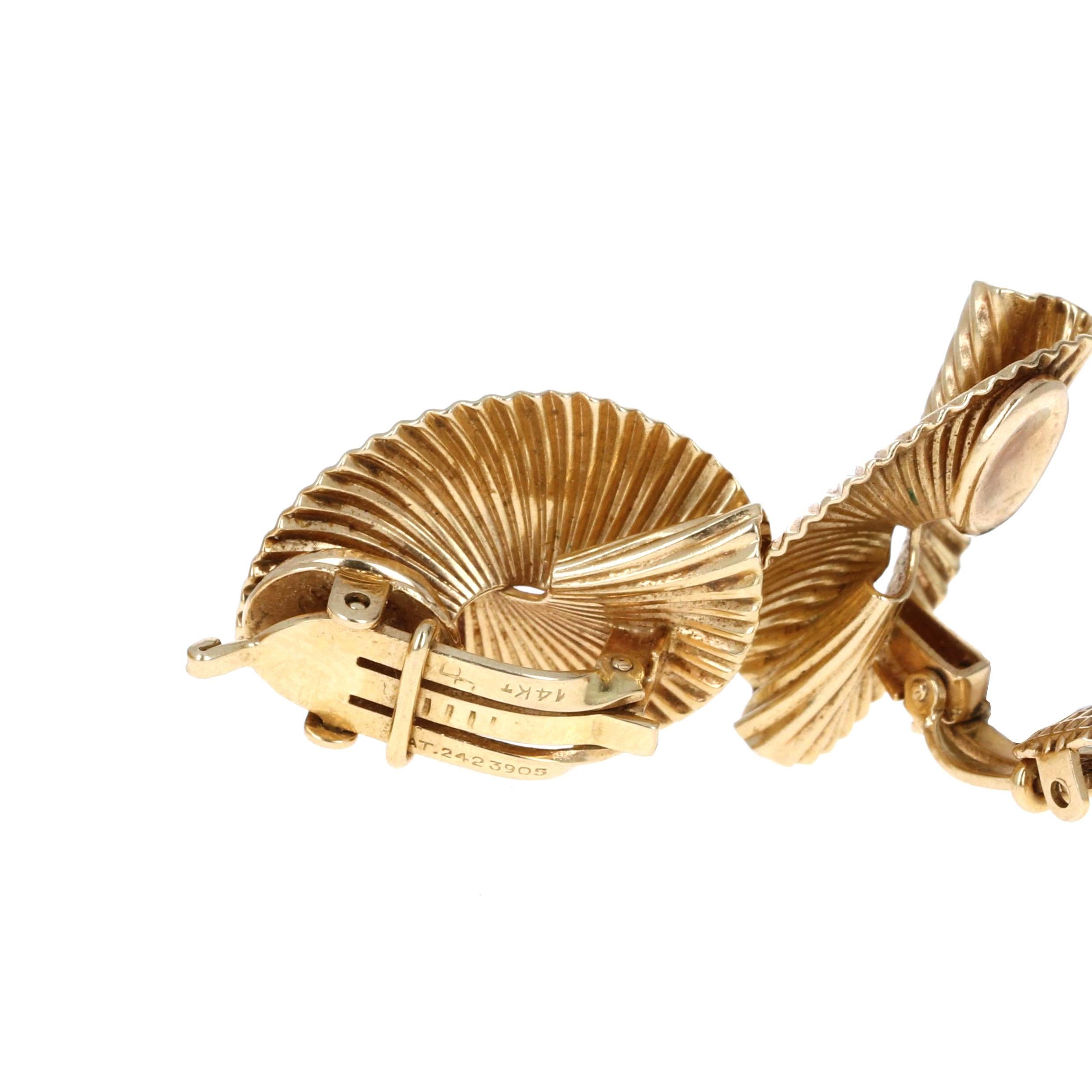 Vintage Tiffany & Co. Sculpted Fan Earrings and Brooch Set For Sale 1