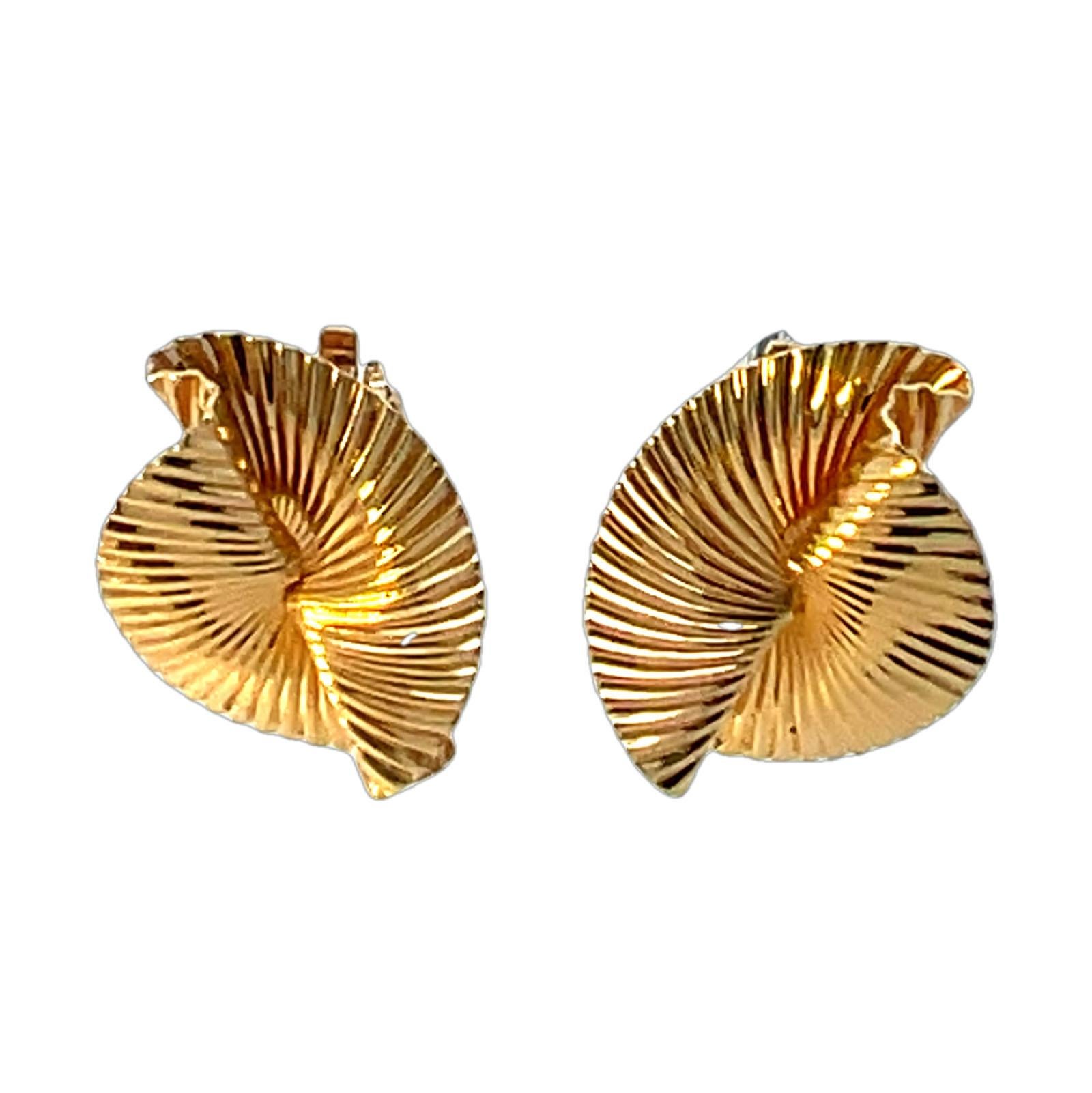 Vintage Tiffany & Co. Sculpted Fan Earrings and Brooch Set For Sale 3