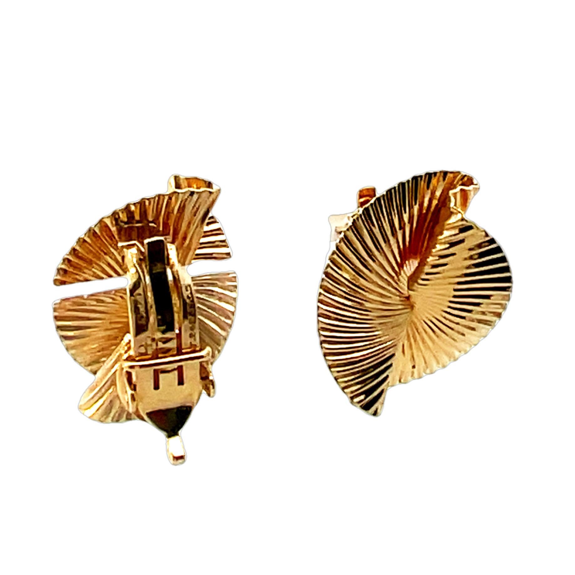Vintage Tiffany & Co. Sculpted Fan Earrings and Brooch Set For Sale 4
