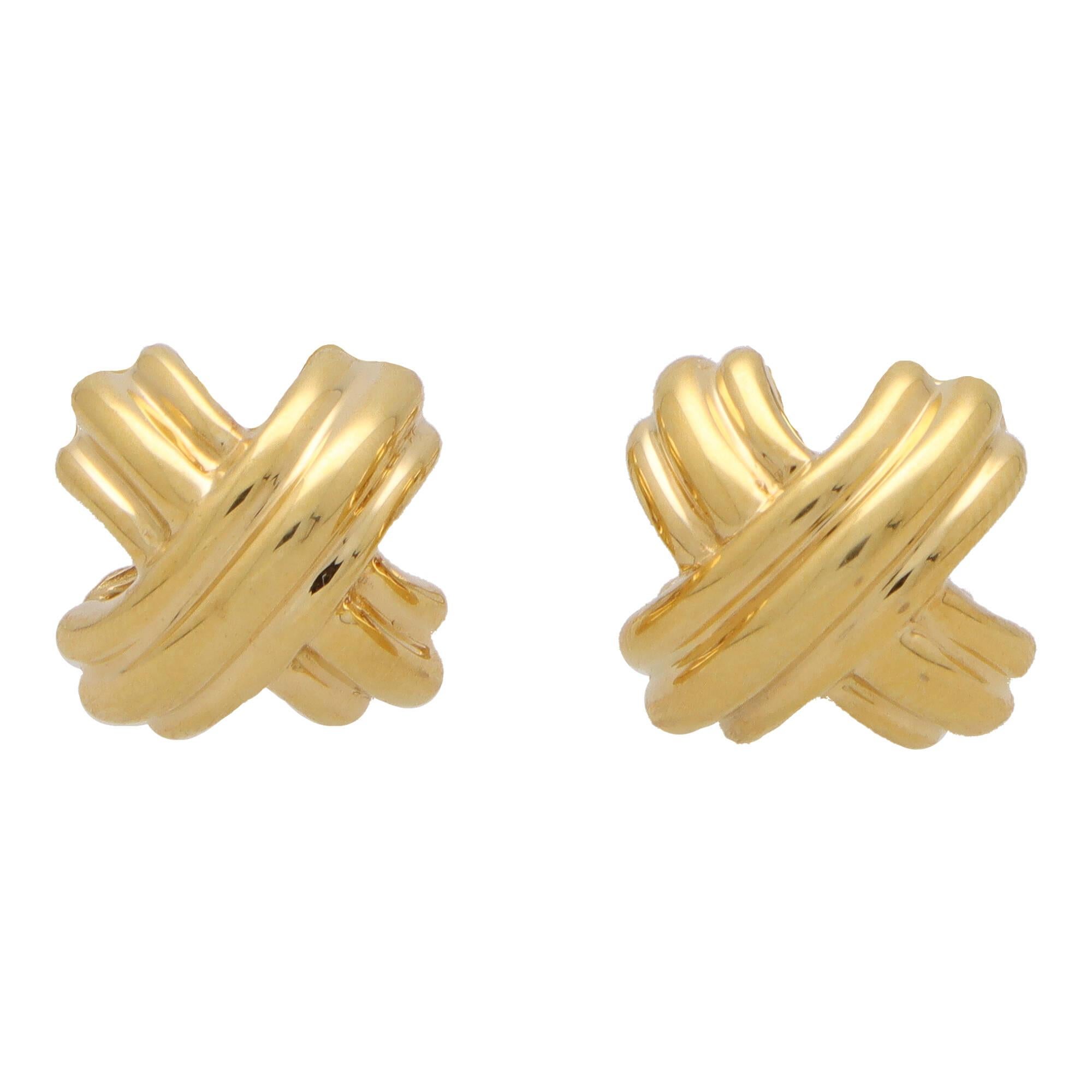 Moderne  Vintage Tiffany & Co. Boucles d'oreilles « Signature X Cross » en or jaune 18 carats en vente