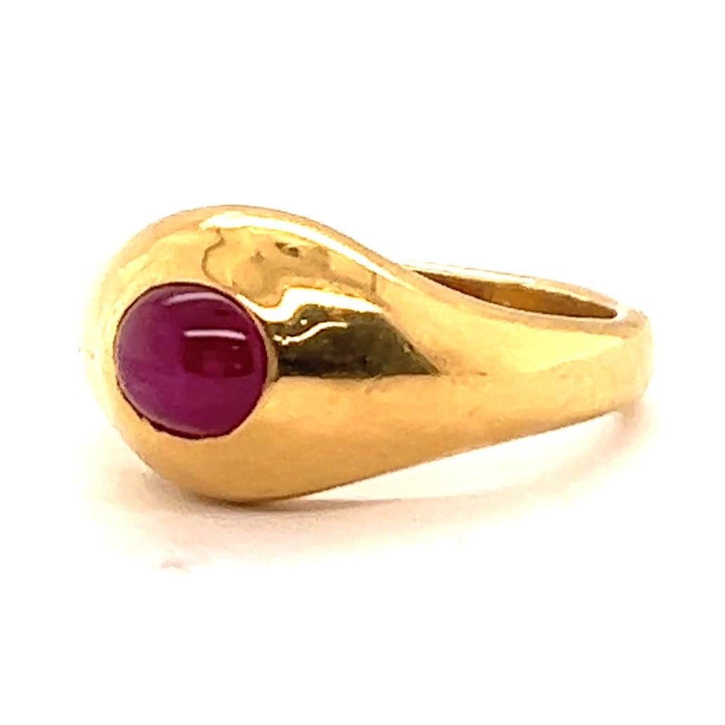 Vintage Tiffany & Co. 2.20ct Star Ruby Solitaire 18 Karat Gold Bezel Set Ring In Excellent Condition In Beverly Hills, CA