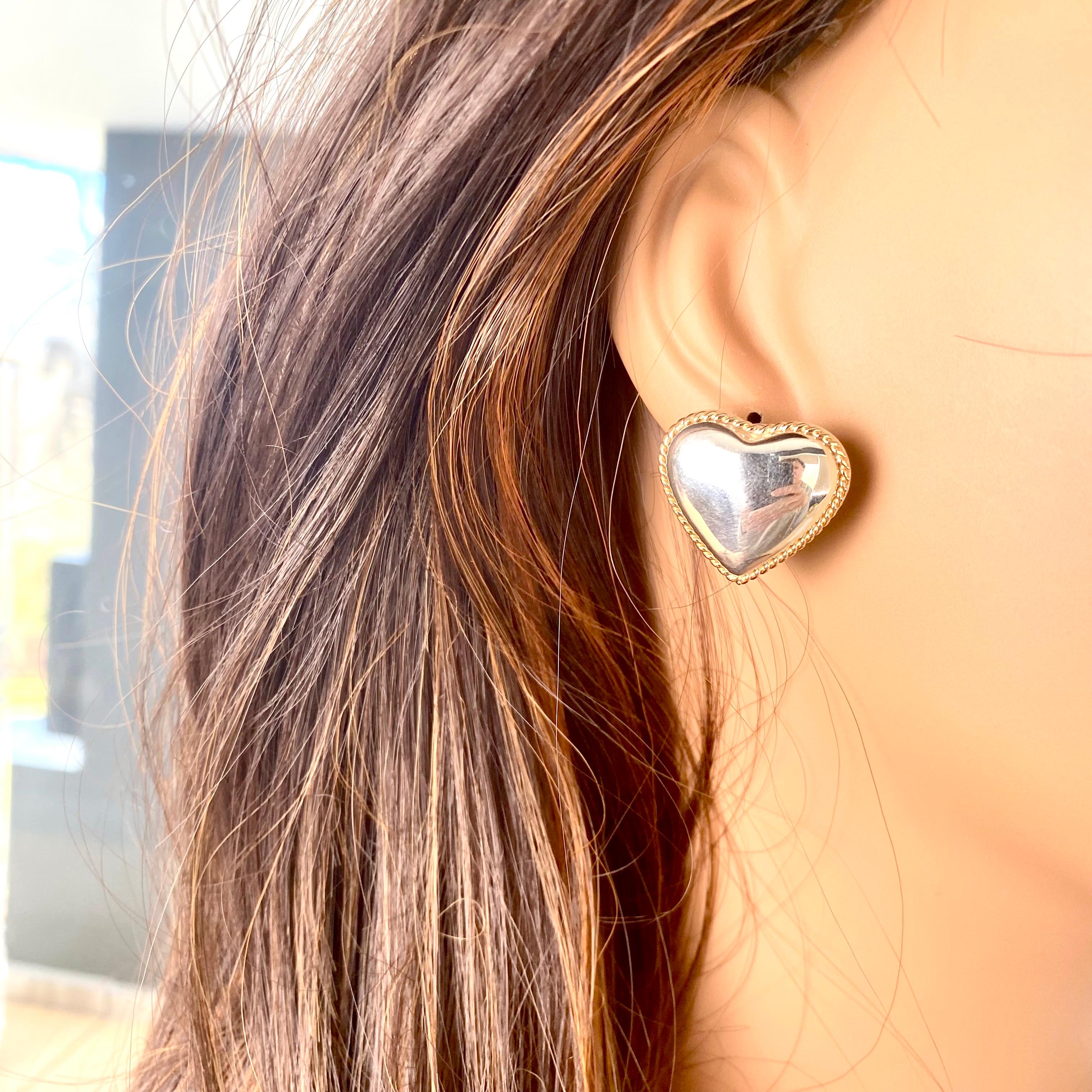 Tiffany Co. Boucles d'oreilles vintage en forme de cœur en argent sterling et or jaune 14 carats  Unisexe en vente