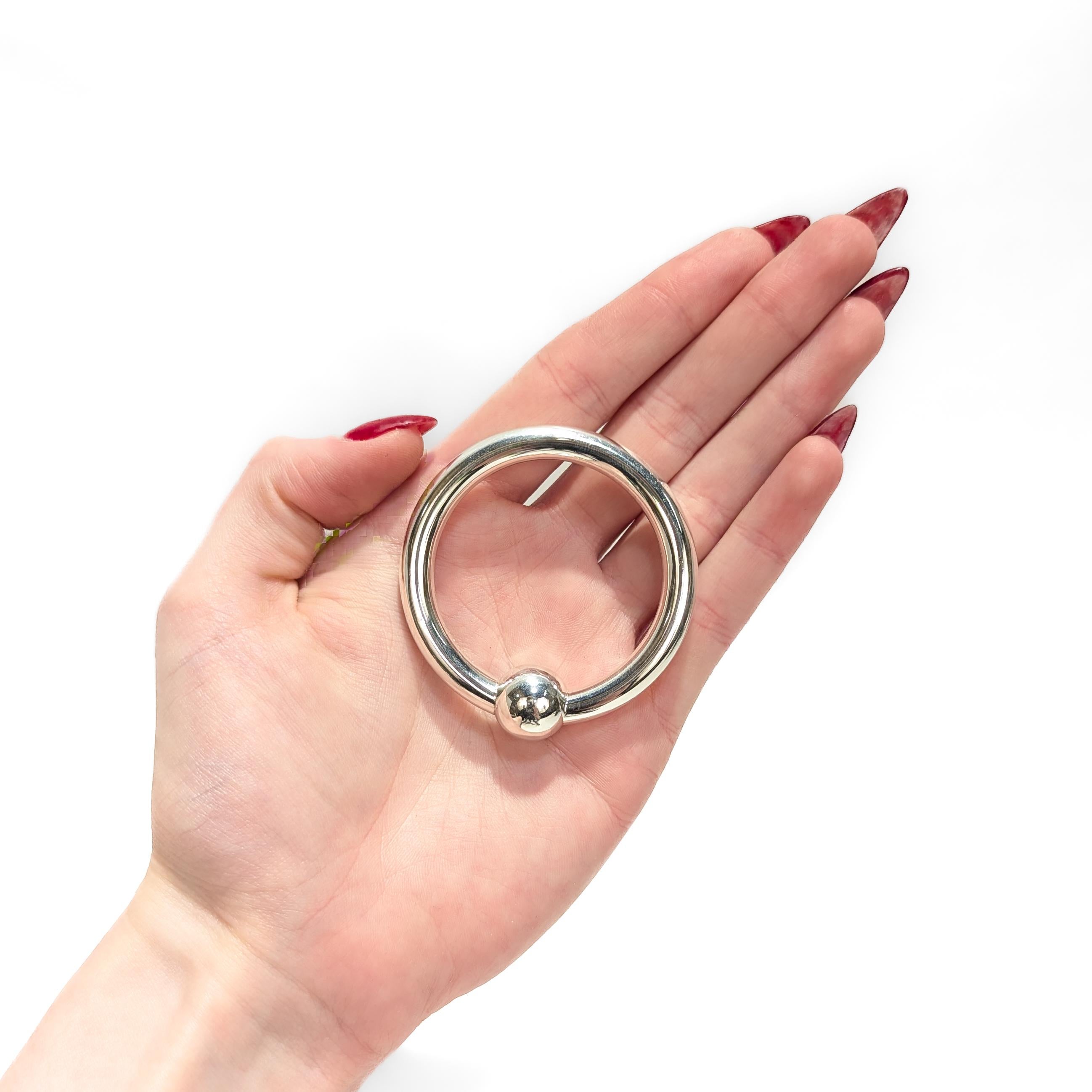 A fine baby rattle or teething ring.

In sterling silver.

By Tiffany & Co.

With an internal rattle.

Simply wonderfulTiffany design!

Date:
20th Century

Overall Condition:
It is in overall good, as-pictured, used estate condition.

Condition
