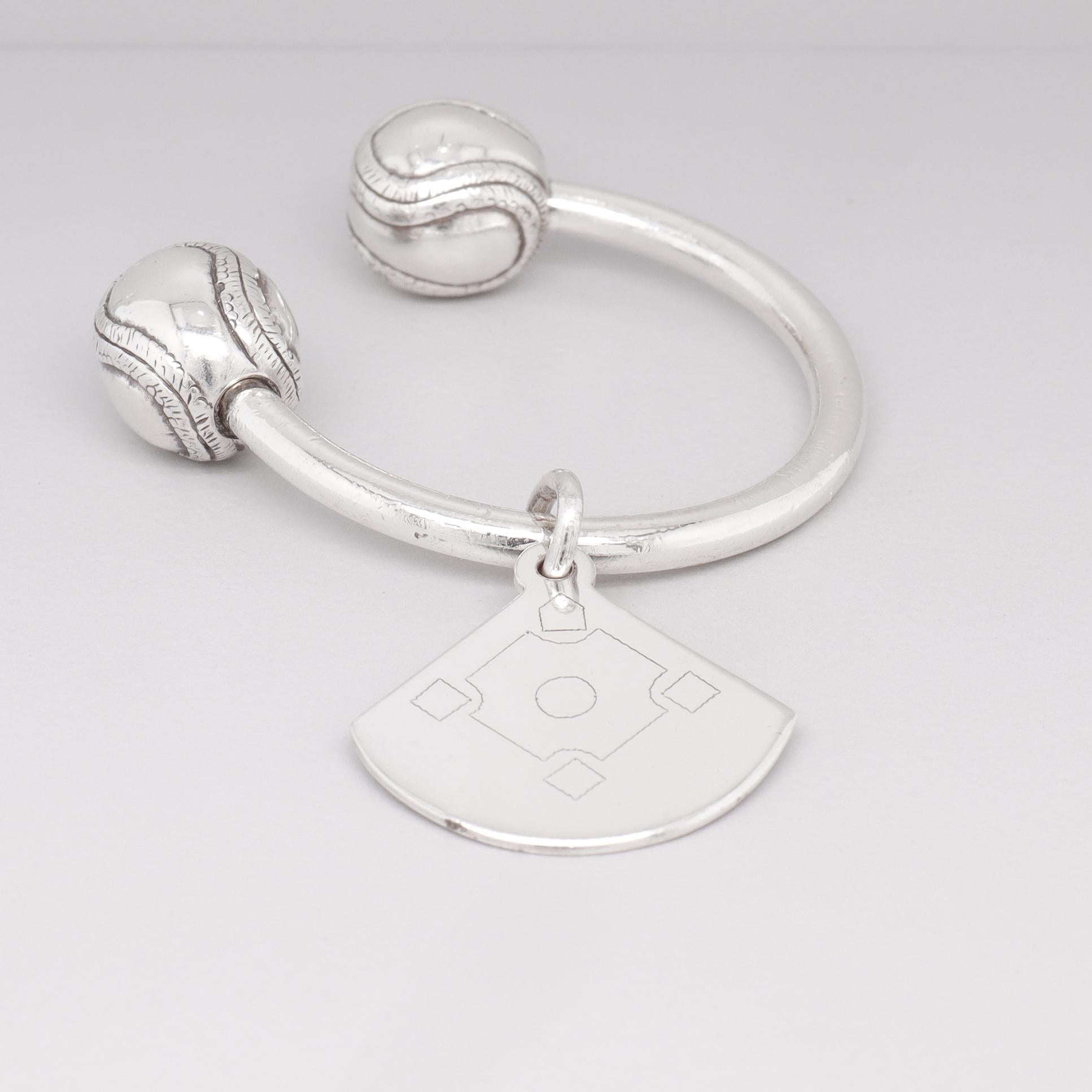 da uomo o donna Tiffany & Co. d'epoca. Anello portachiavi con palla da baseball e diamanti in argento sterling in vendita