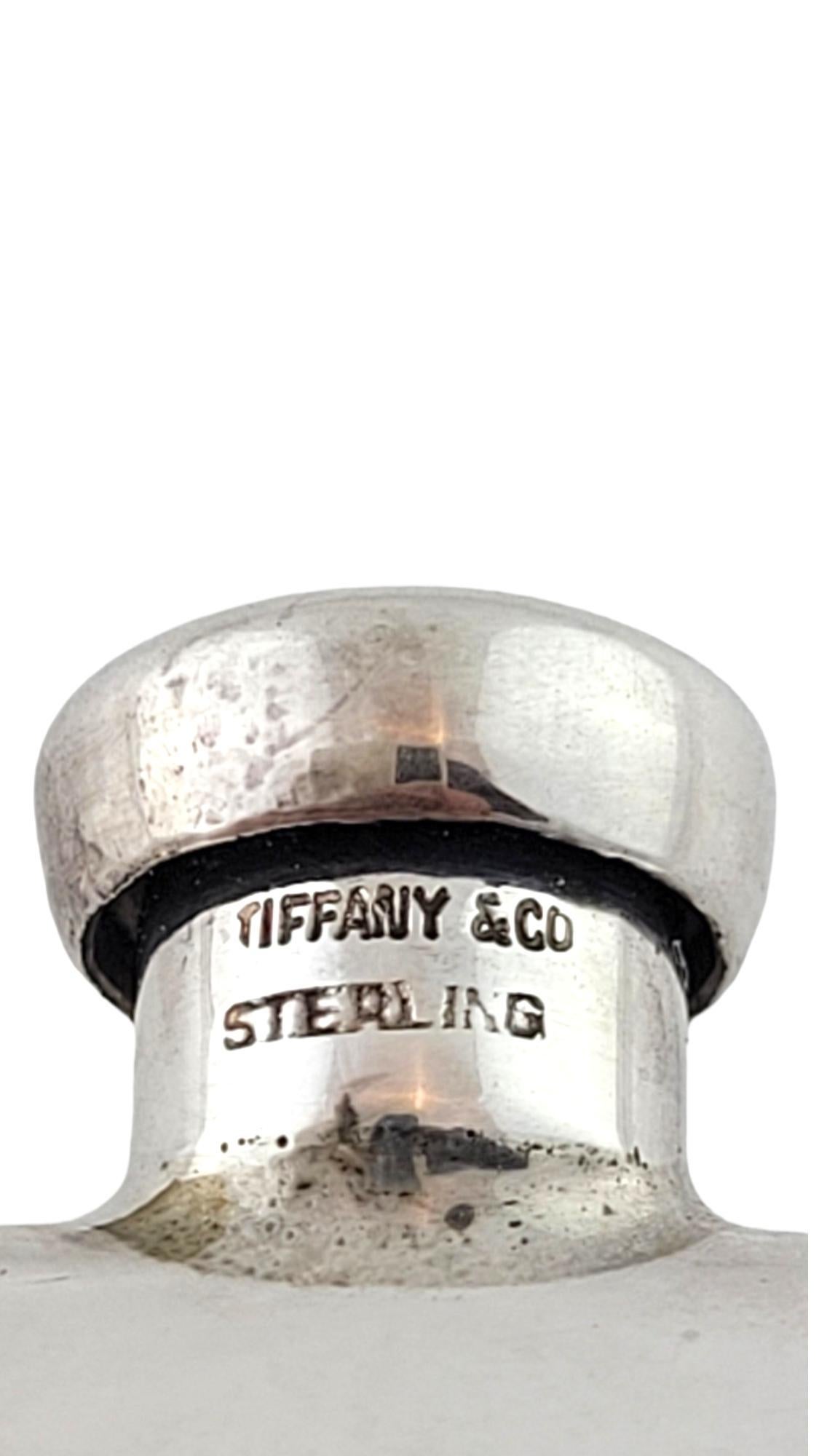 Vintage Tiffany & Co. Frasco de perfume de plata de ley grabado #17411 en venta 2