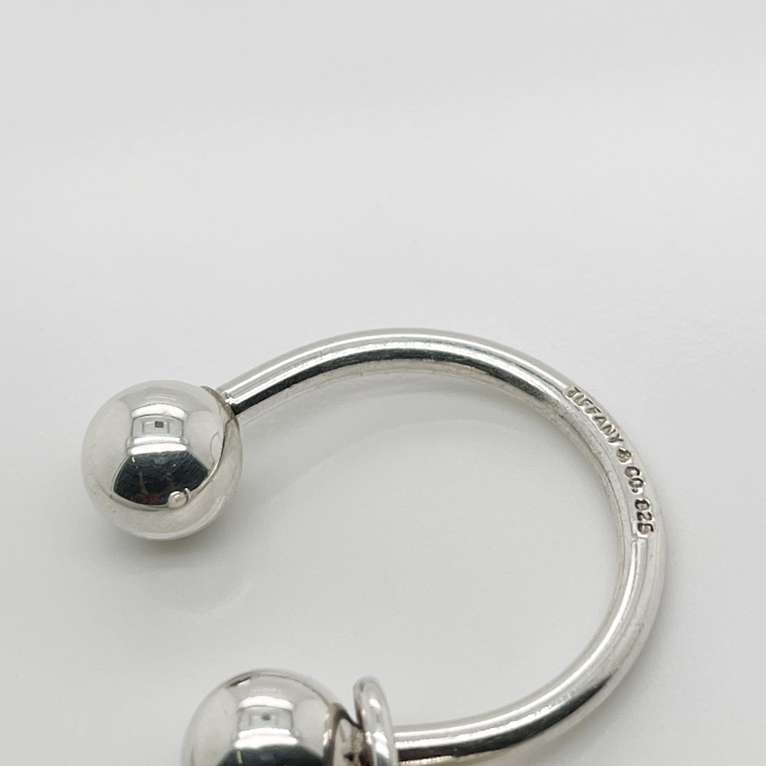 Tiffany & Co. vintage Porte-clés ou chaîne à clé figurative en argent sterling en forme de pomme en vente 5