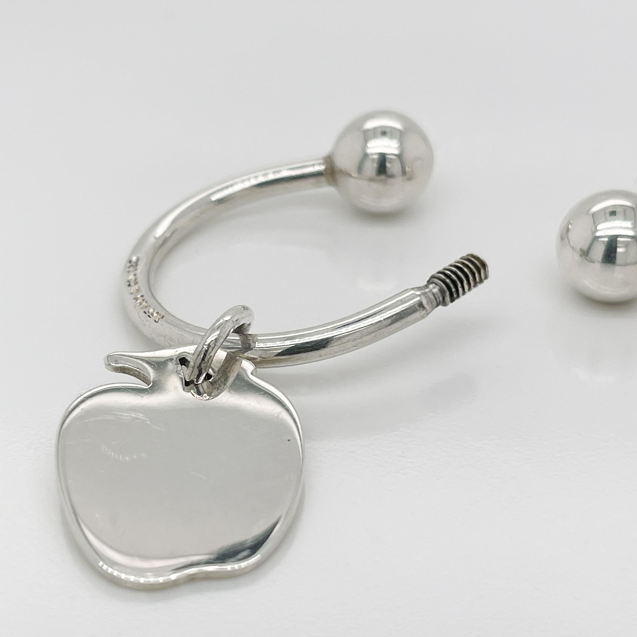 Tiffany & Co. vintage Porte-clés ou chaîne à clé figurative en argent sterling en forme de pomme en vente 7