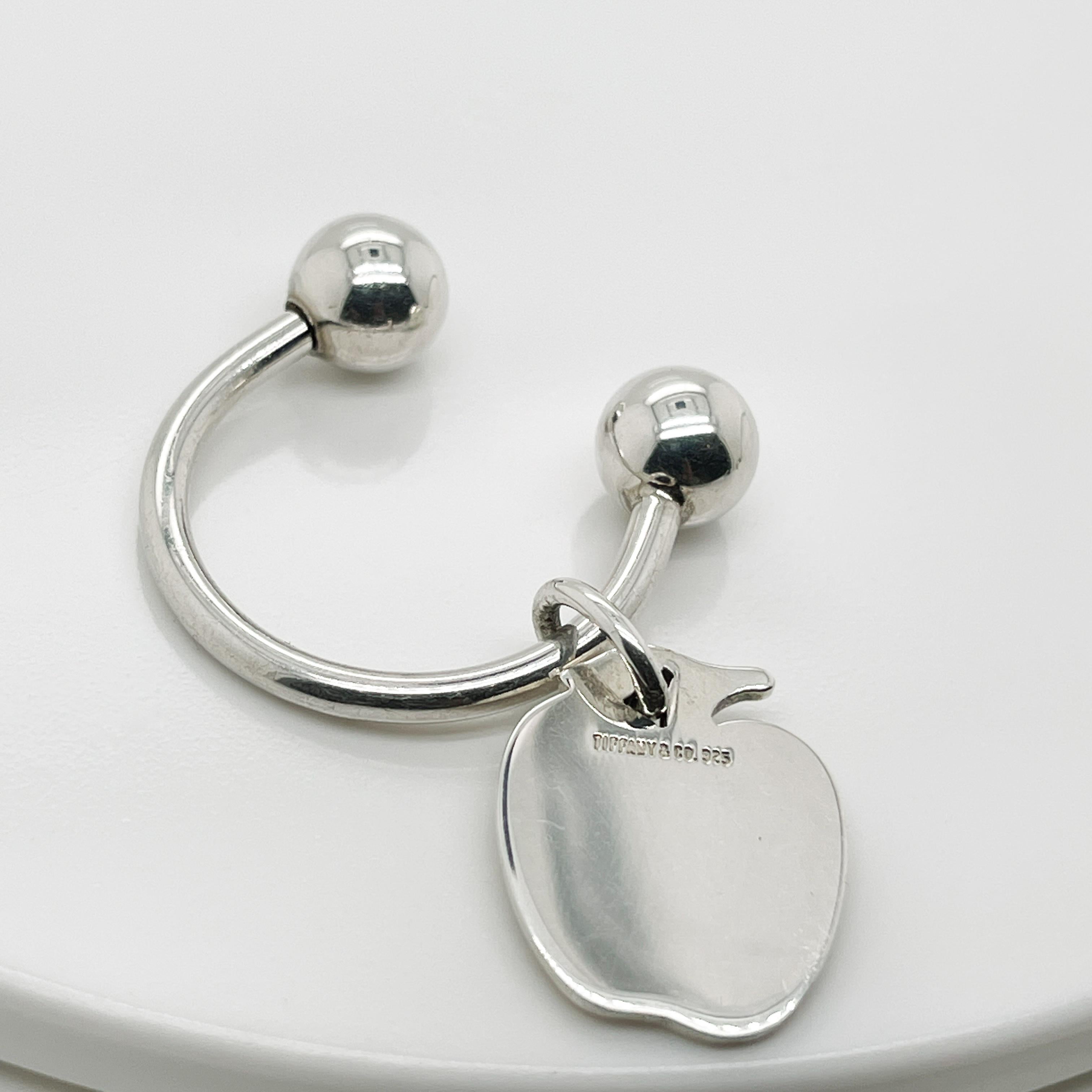 Tiffany & Co. vintage Porte-clés ou chaîne à clé figurative en argent sterling en forme de pomme Unisexe en vente
