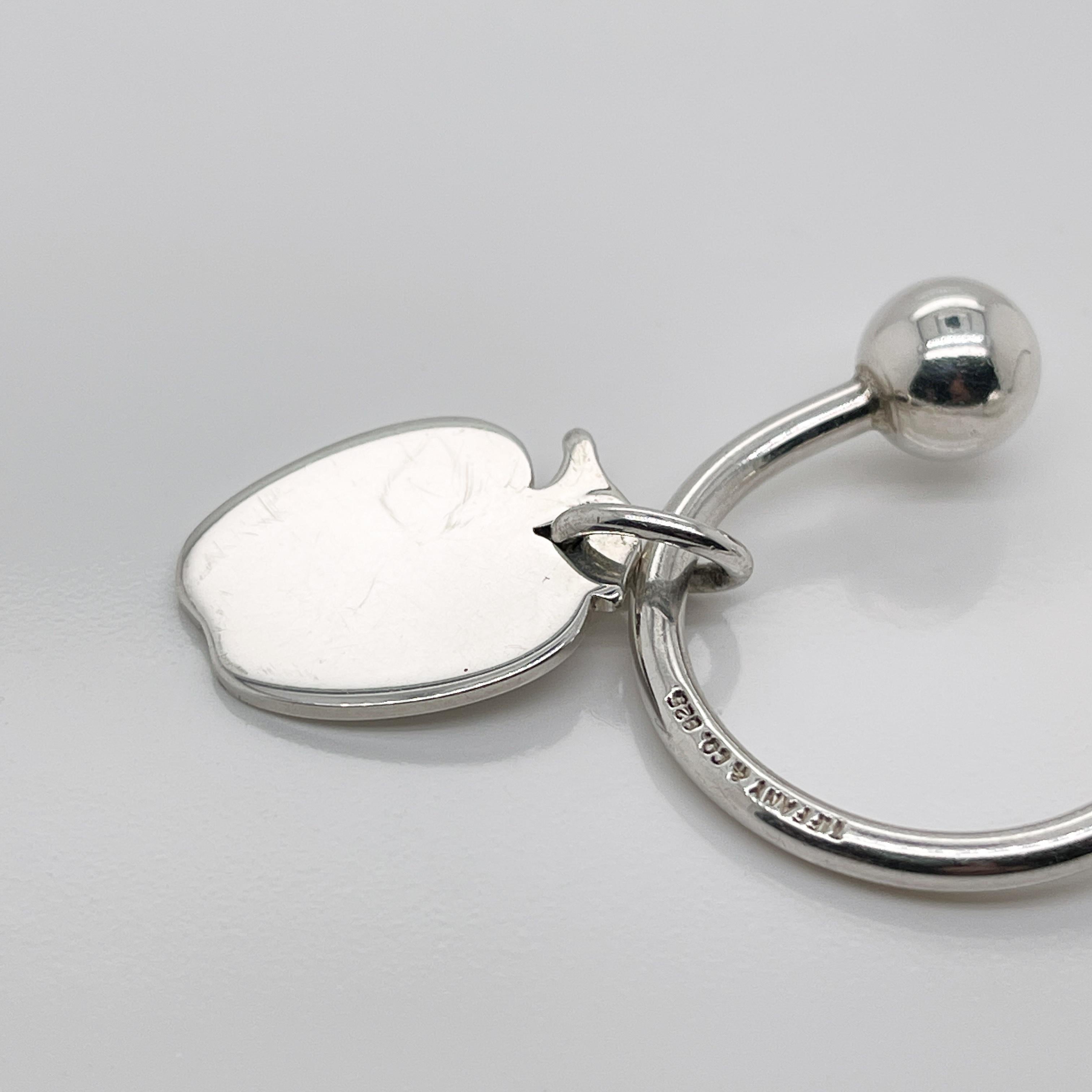Tiffany & Co. vintage Porte-clés ou chaîne à clé figurative en argent sterling en forme de pomme en vente 1