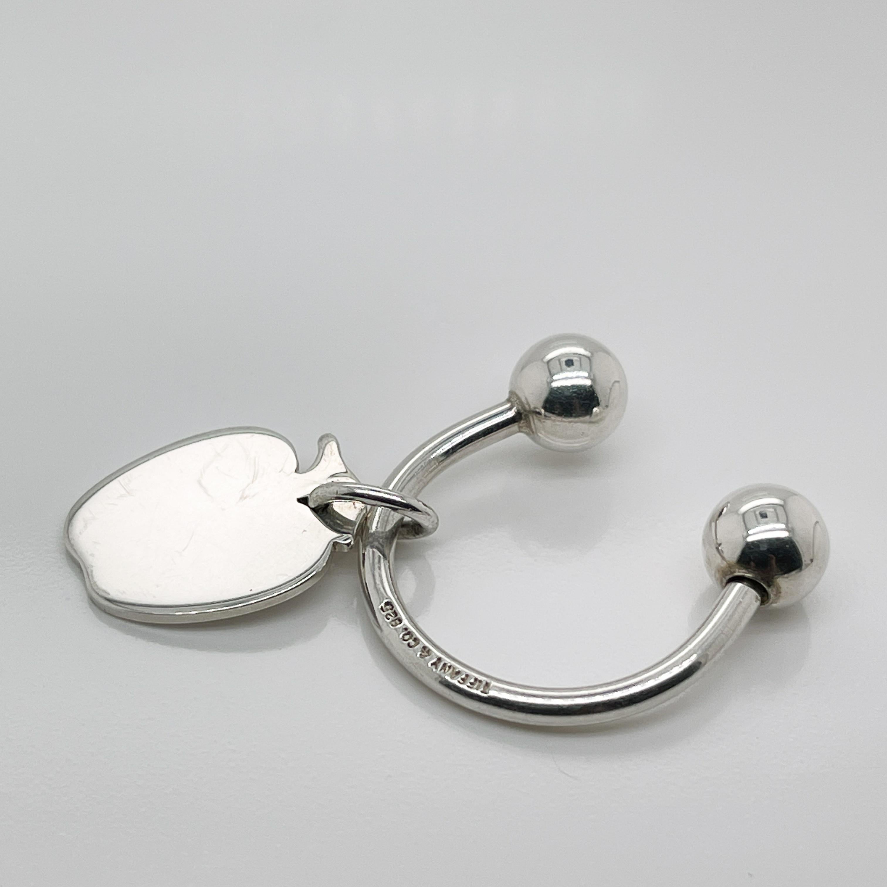 Tiffany & Co. vintage Porte-clés ou chaîne à clé figurative en argent sterling en forme de pomme en vente 3